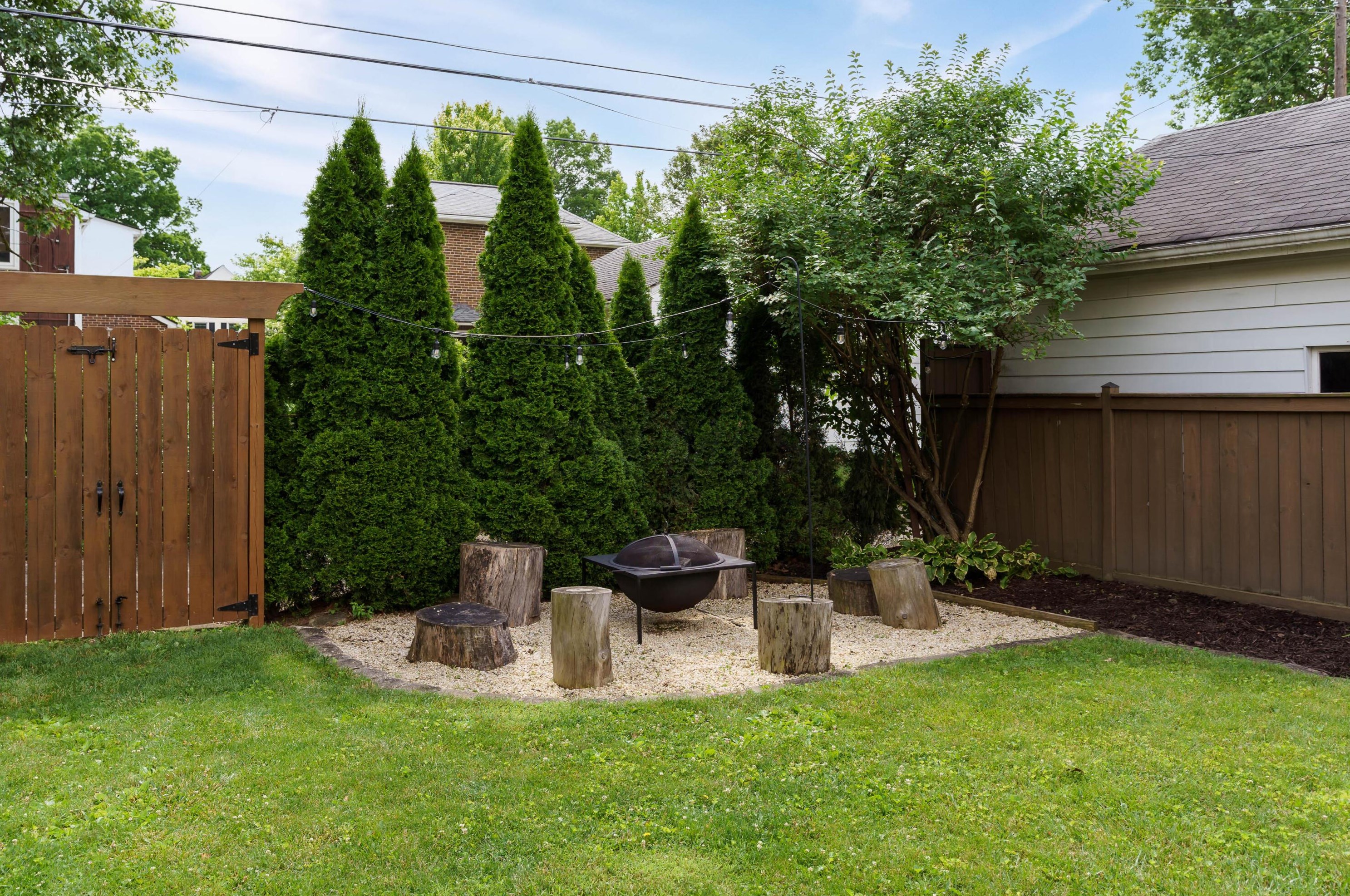 976 Cassingham Rd, Columbus OH  43209-2434 exterior