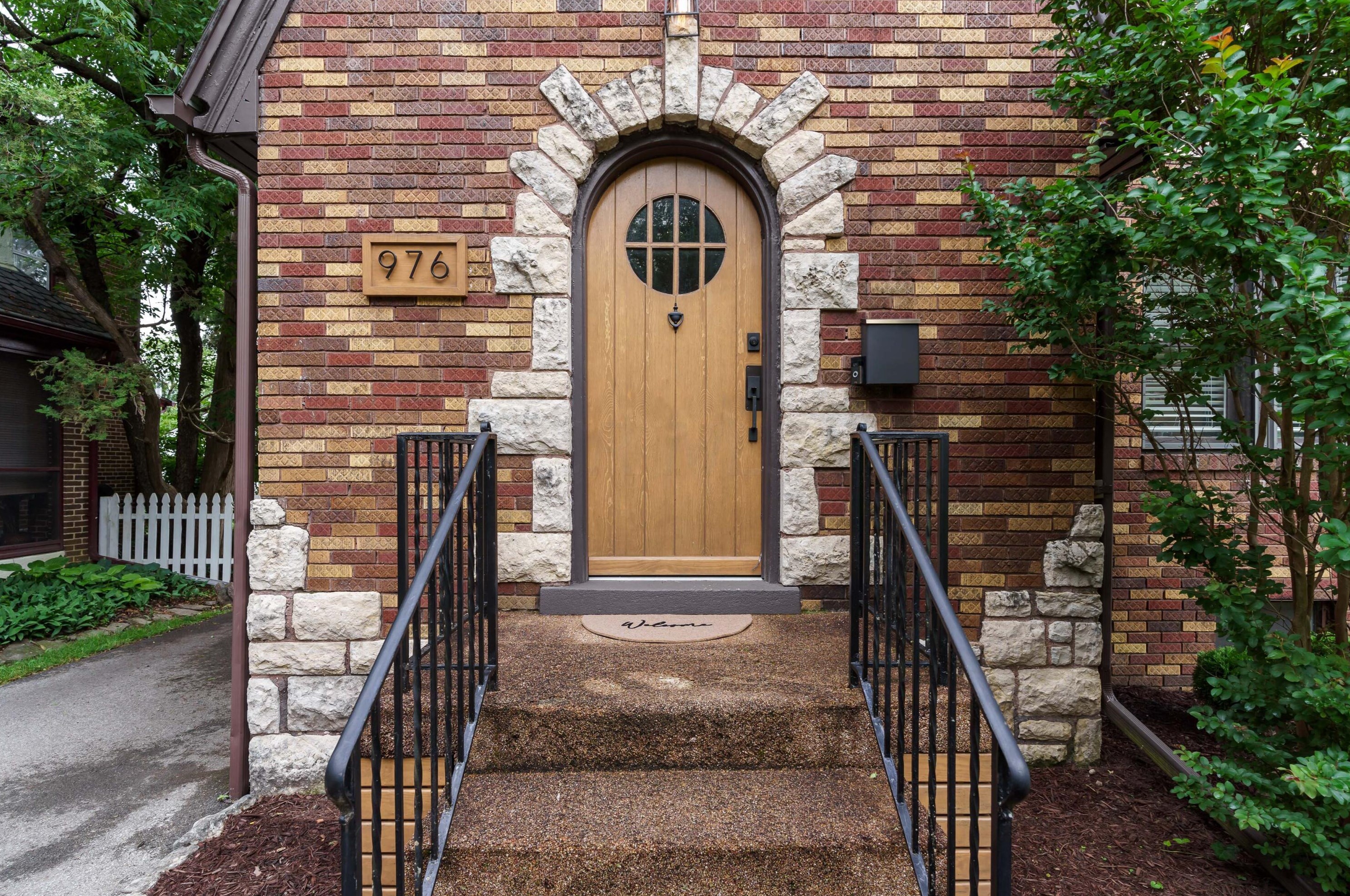 976 Cassingham Rd, Columbus OH  43209-2434 exterior