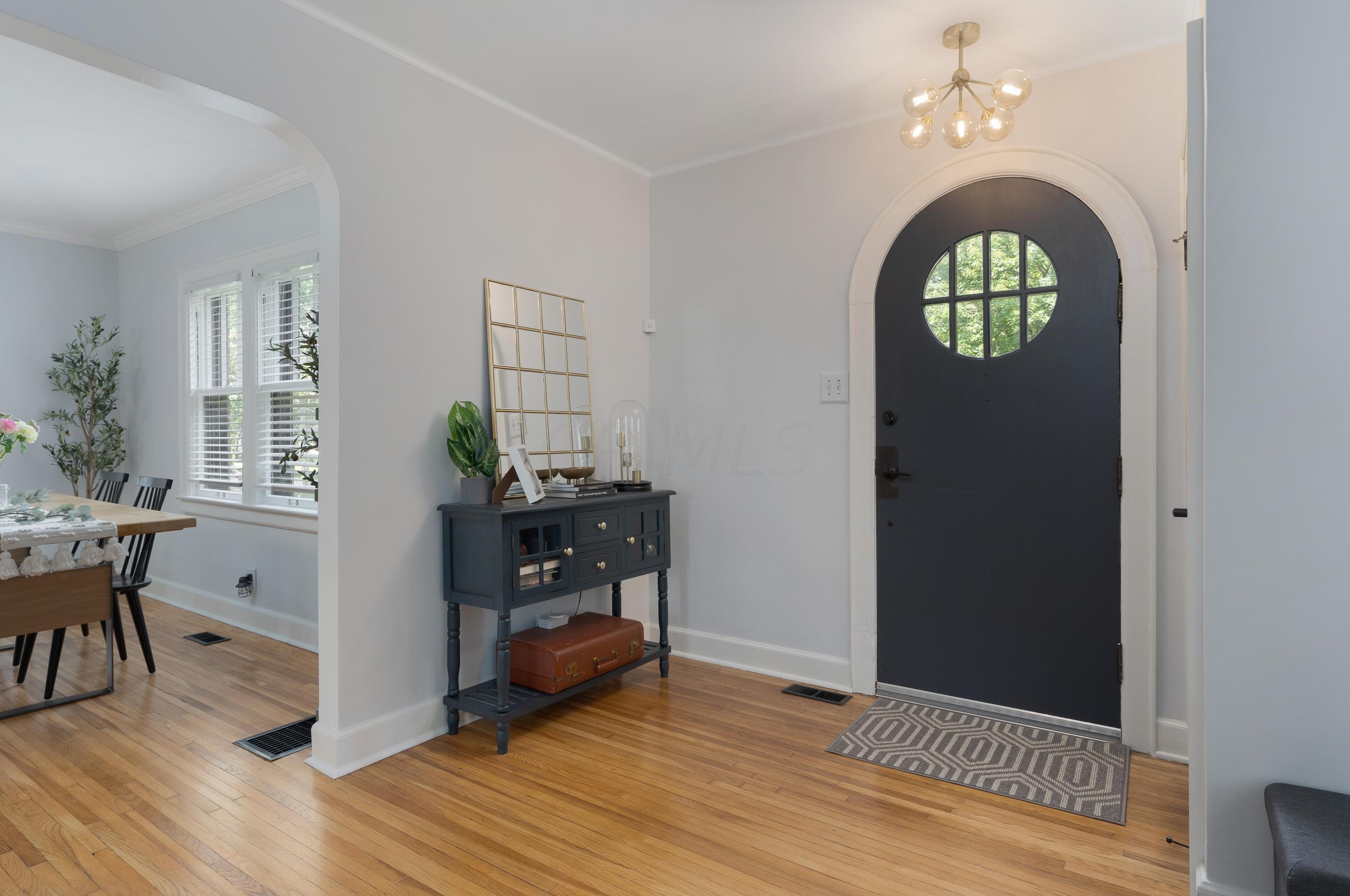 976 Cassingham Rd, Columbus OH  43209-2434 exterior