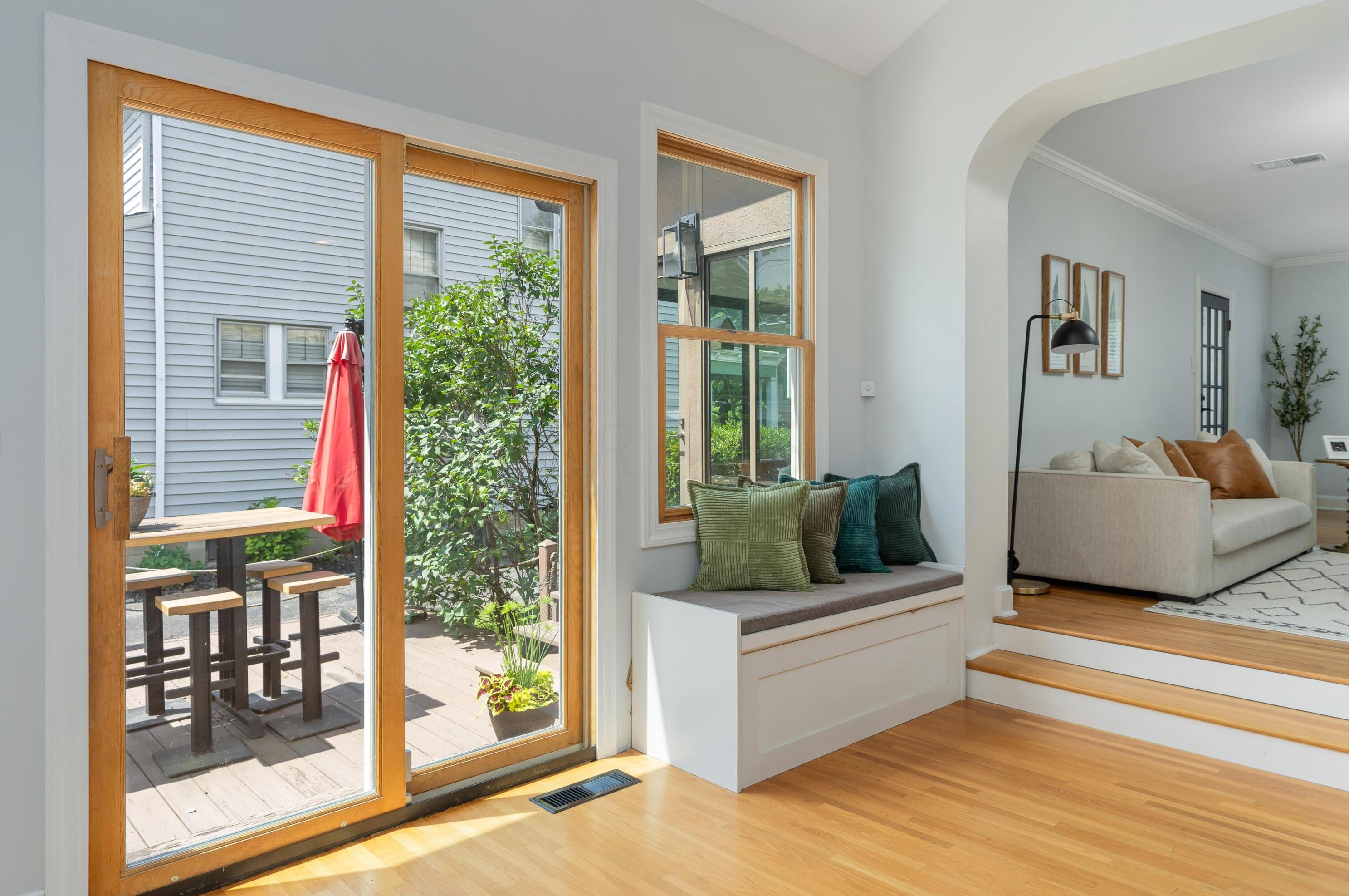 976 Cassingham Rd, Columbus OH  43209-2434 exterior