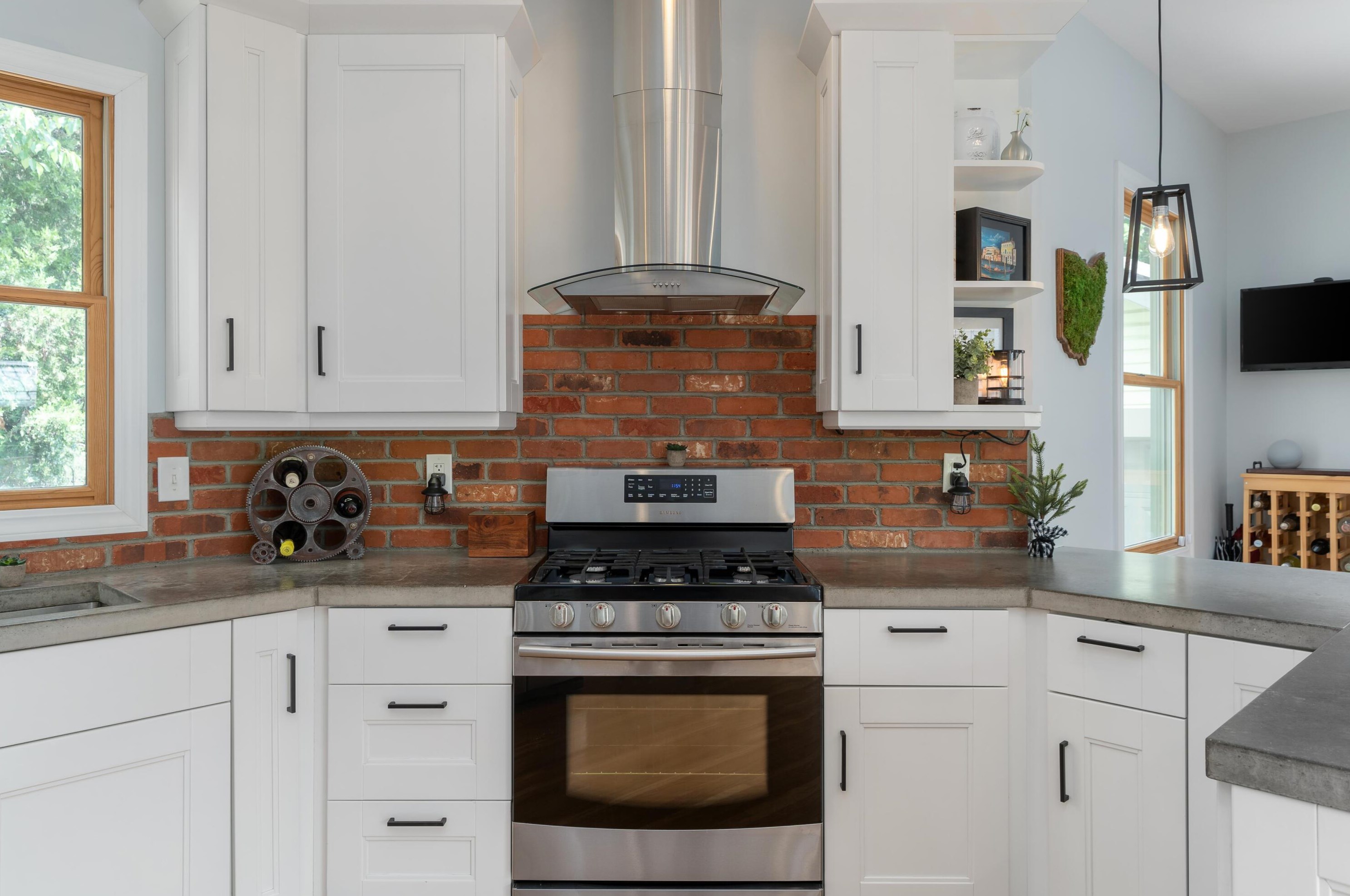 976 Cassingham Rd, Columbus OH  43209-2434 exterior