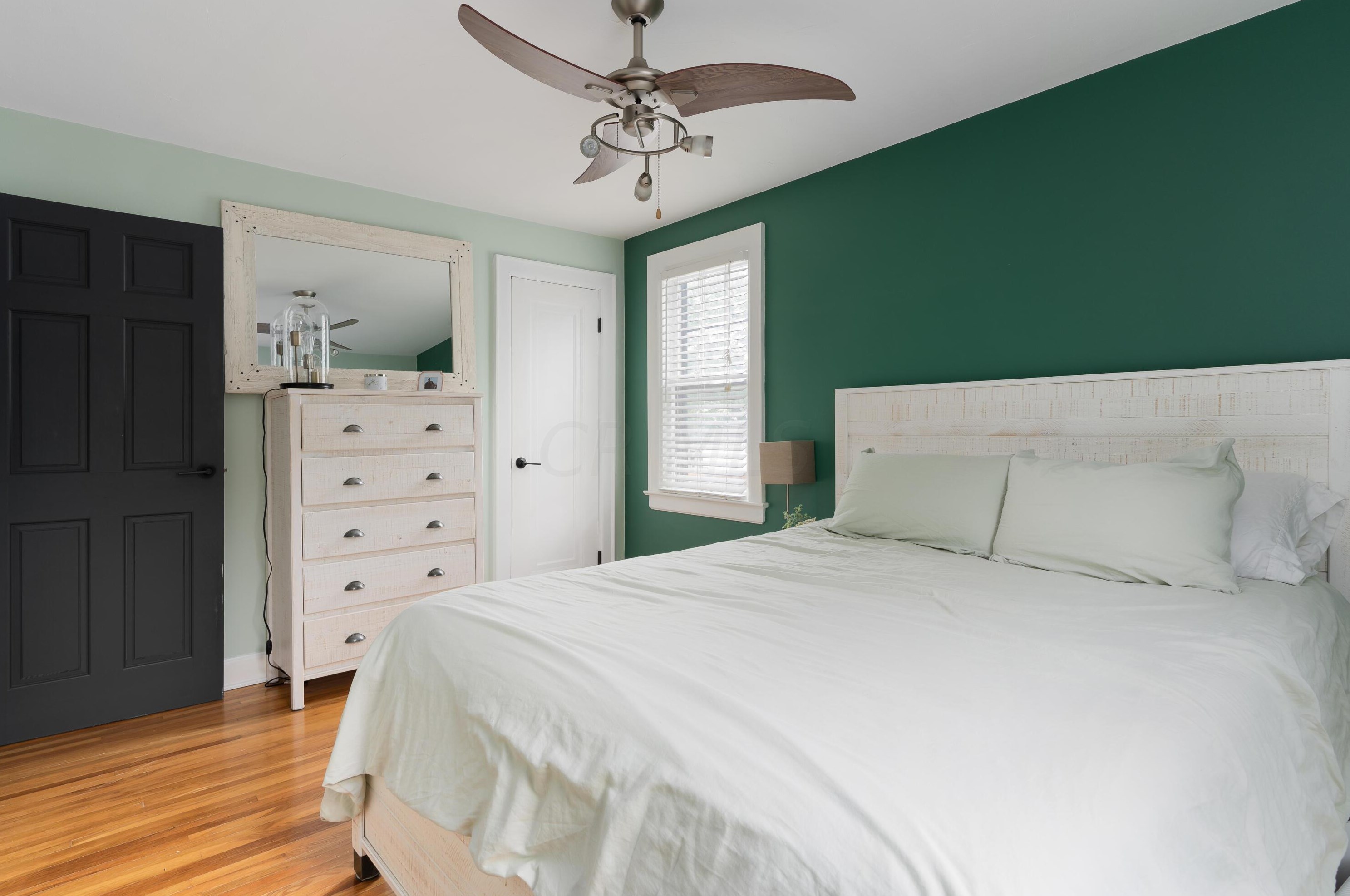 976 Cassingham Rd, Columbus OH  43209-2434 exterior