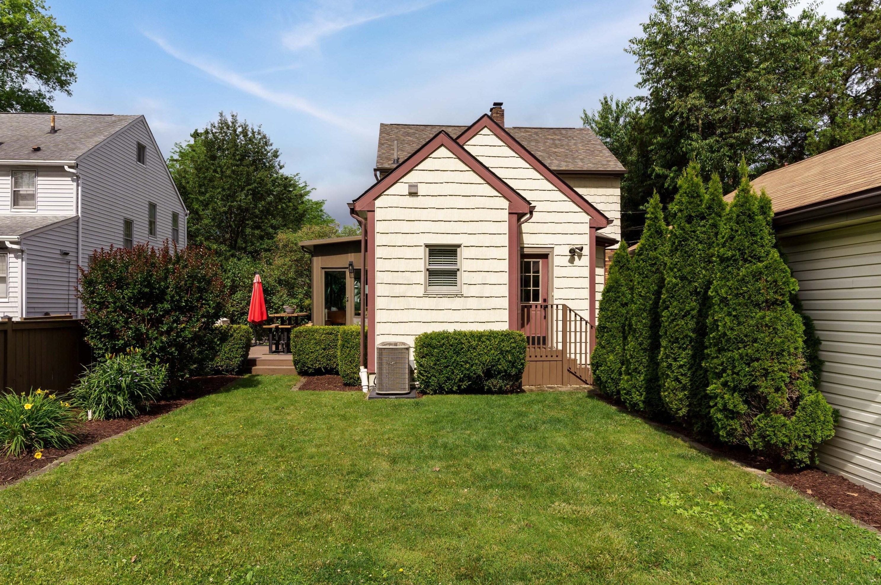 976 Cassingham Rd, Columbus OH  43209-2434 exterior