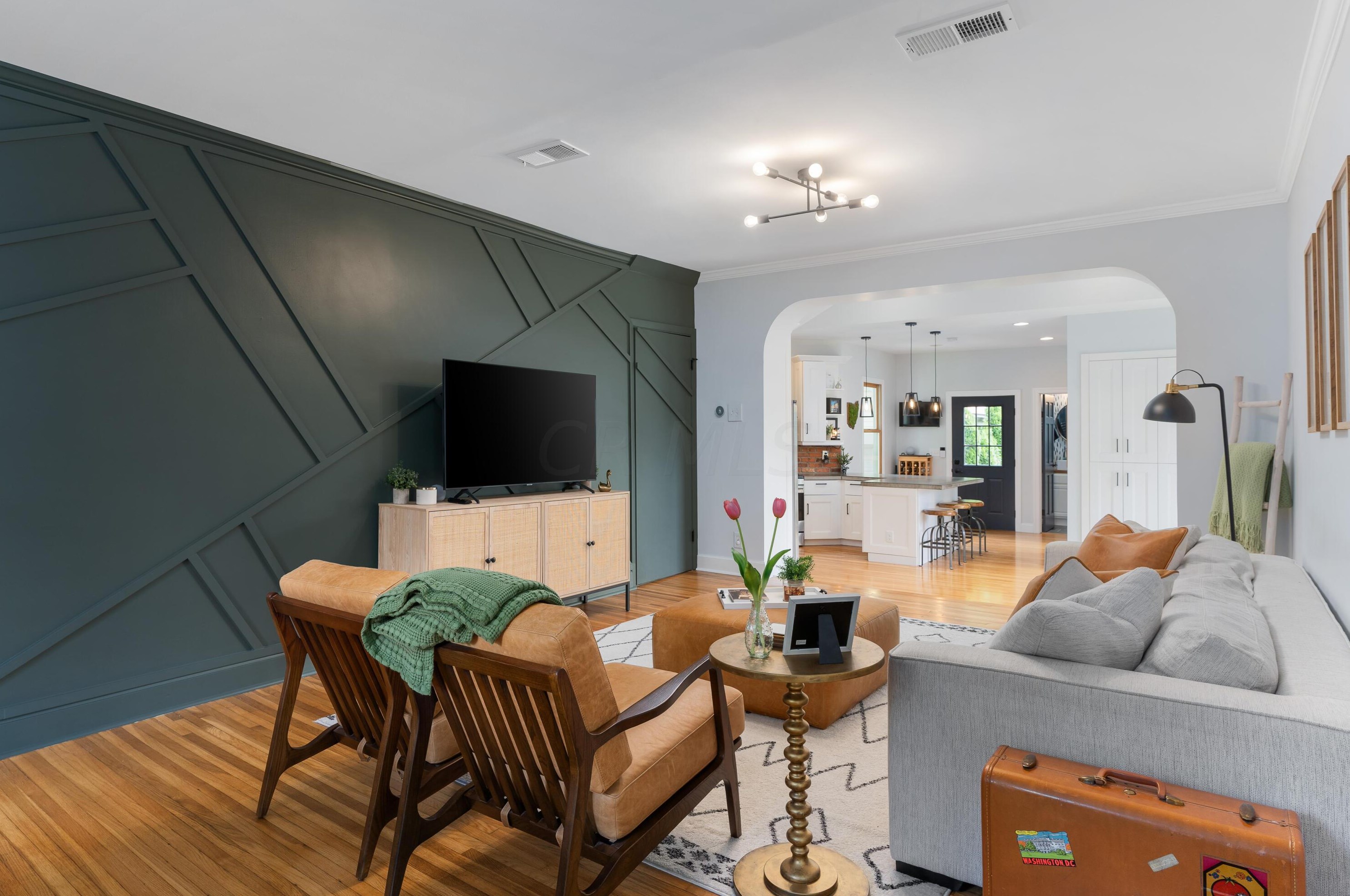 976 Cassingham Rd, Columbus OH  43209-2434 exterior