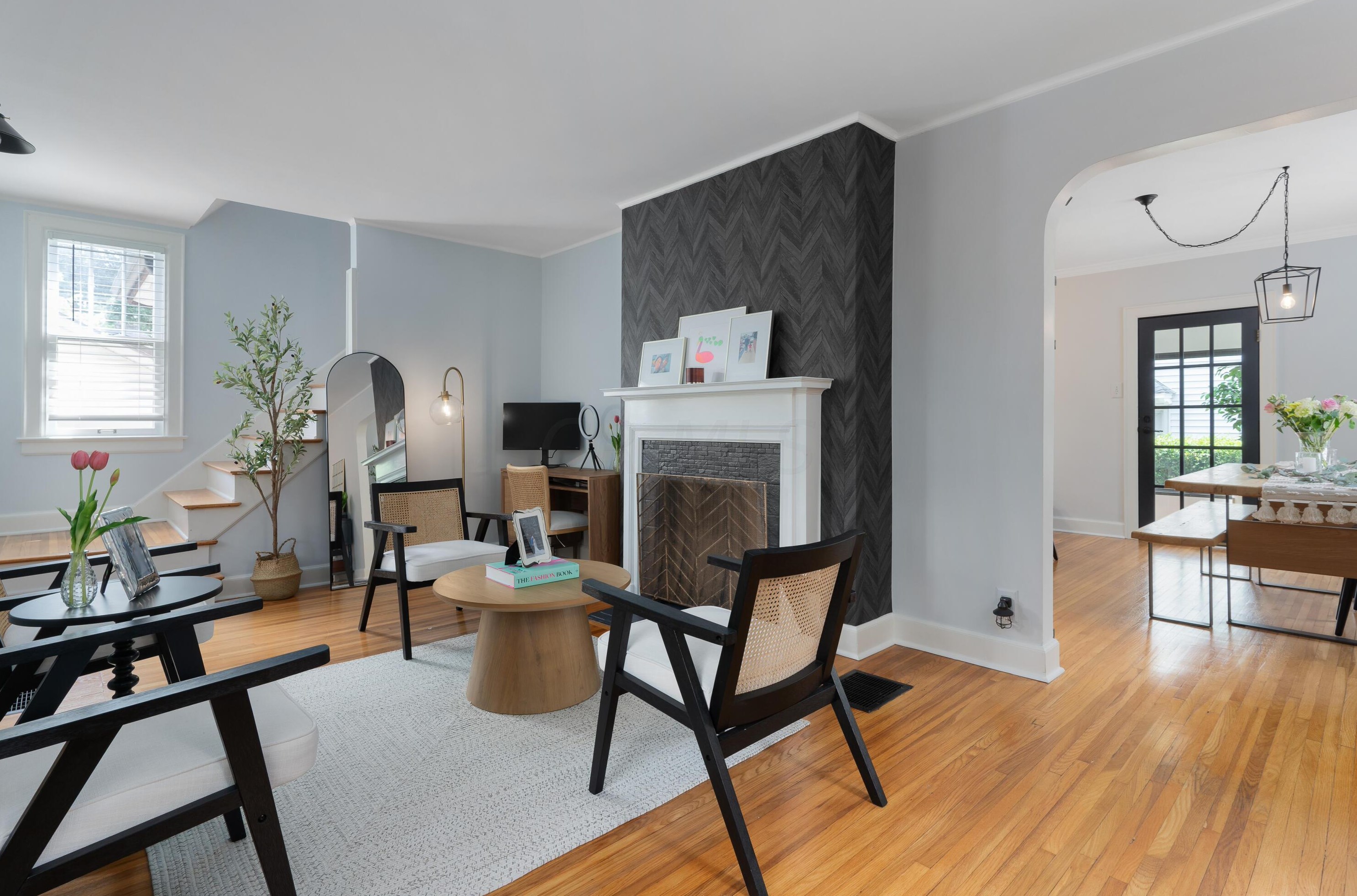 976 Cassingham Rd, Columbus OH  43209-2434 exterior