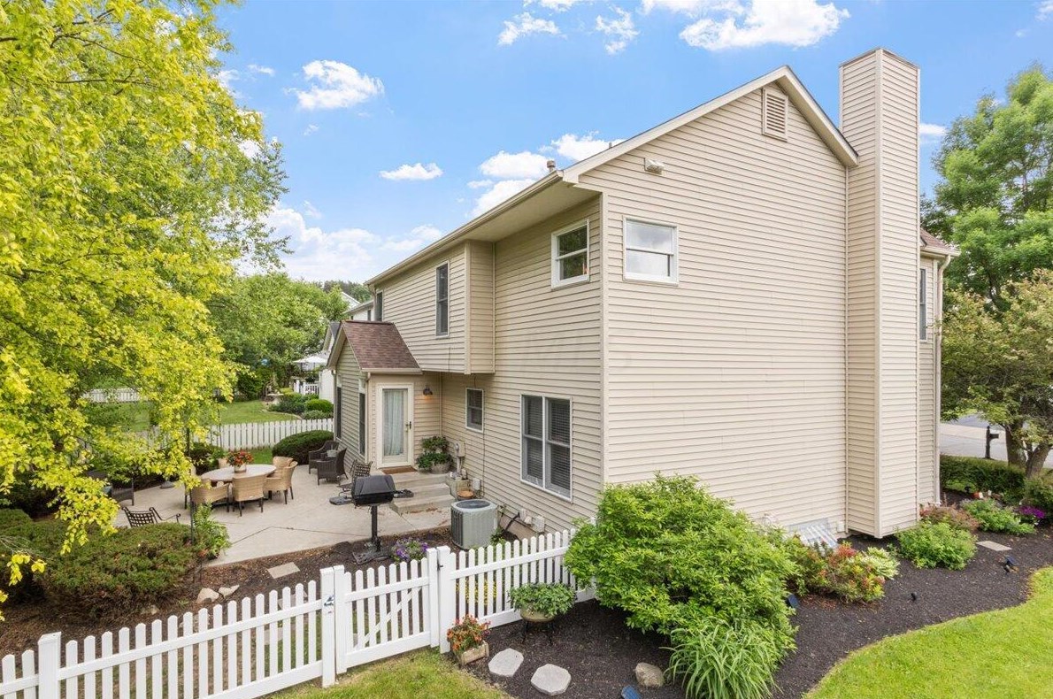 7516 Burgstresser Ct, Cnl Wnchstr OH  43110-8432 exterior