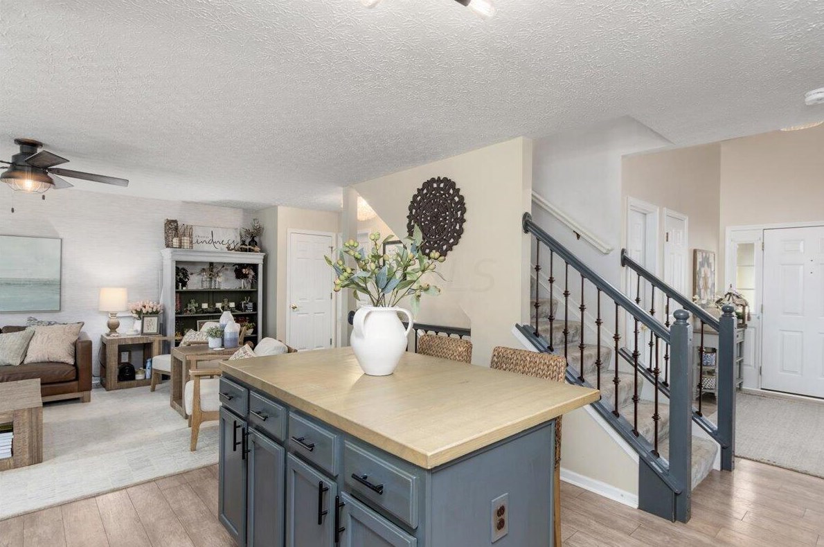 7516 Burgstresser Ct, Cnl Wnchstr OH  43110-8432 exterior