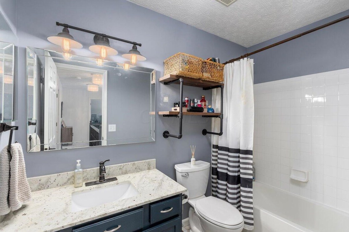 7516 Burgstresser Ct, Cnl Wnchstr OH  43110-8432 exterior