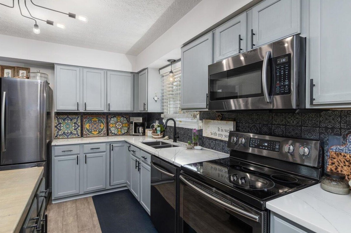 7516 Burgstresser Ct, Cnl Wnchstr OH  43110-8432 exterior