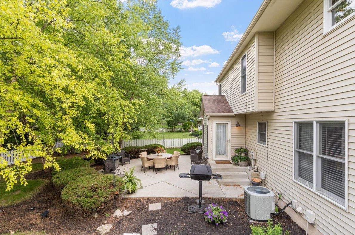 7516 Burgstresser Ct, Cnl Wnchstr OH  43110-8432 exterior