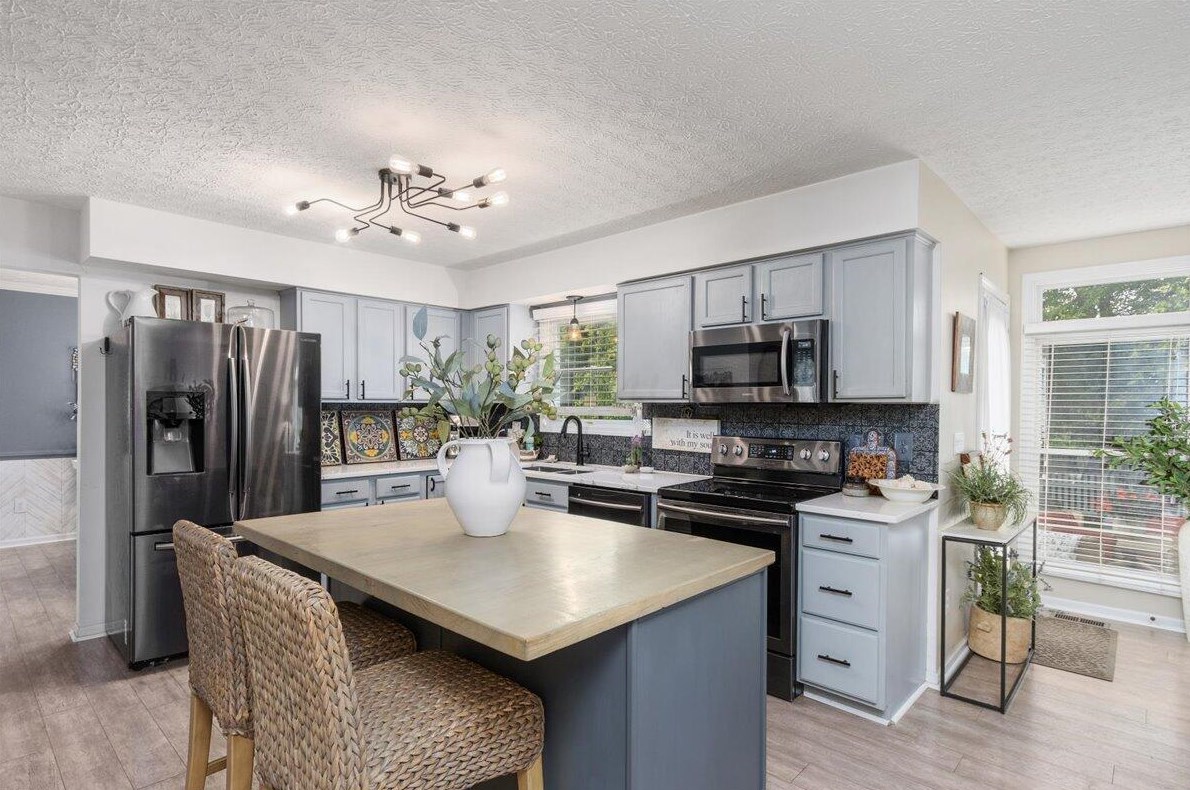 7516 Burgstresser Ct, Cnl Wnchstr OH  43110-8432 exterior