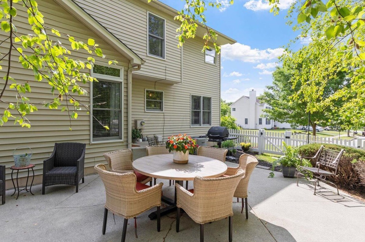 7516 Burgstresser Ct, Cnl Wnchstr OH  43110-8432 exterior