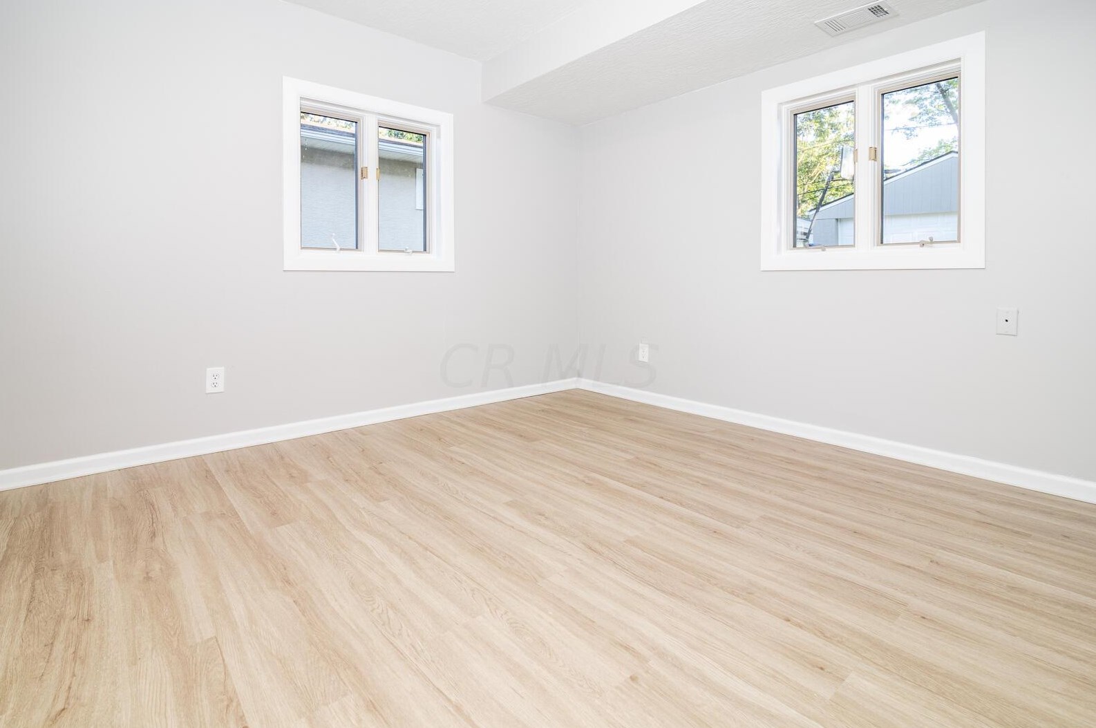 5635 Sandalwood Blvd, Columbus OH 43229-4327 exterior