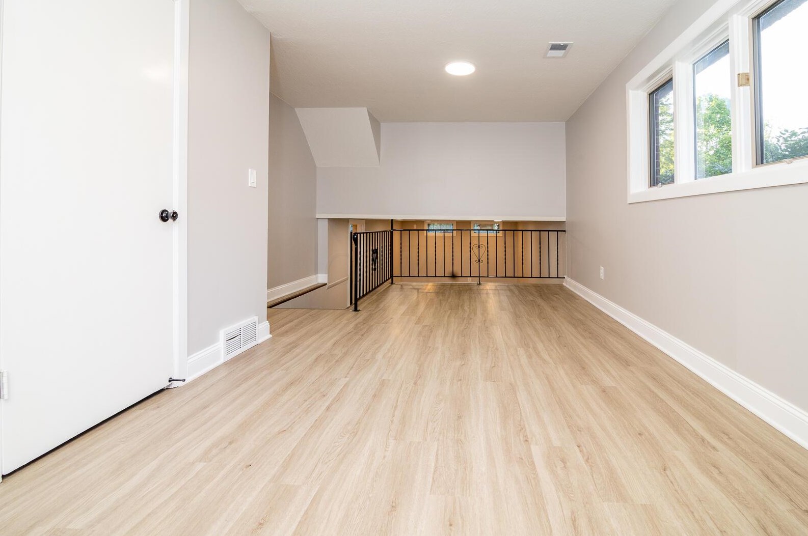 5635 Sandalwood Blvd, Columbus OH 43229-4327 exterior