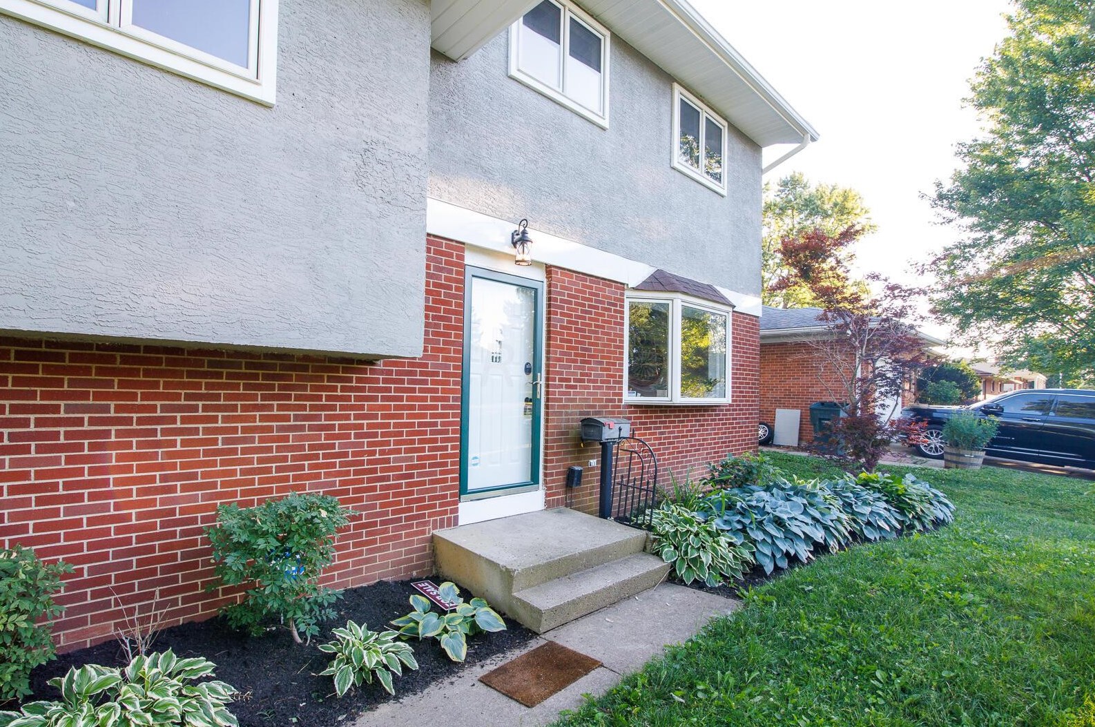 5635 Sandalwood Blvd, Columbus OH 43229-4327 exterior