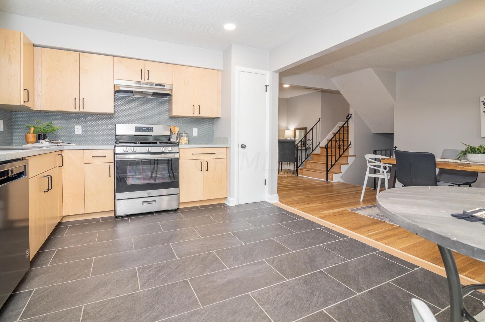 5635 Sandalwood Blvd, Columbus OH 43229-4327 exterior