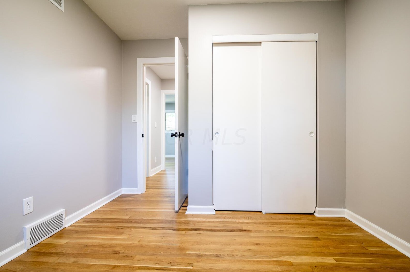 5635 Sandalwood Blvd, Columbus OH 43229-4327 exterior