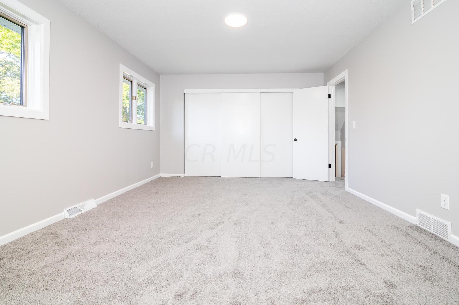 5635 Sandalwood Blvd, Columbus OH 43229-4327 exterior