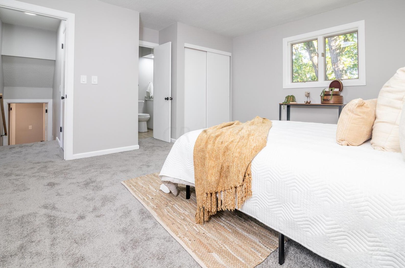 5635 Sandalwood Blvd, Columbus OH 43229-4327 exterior