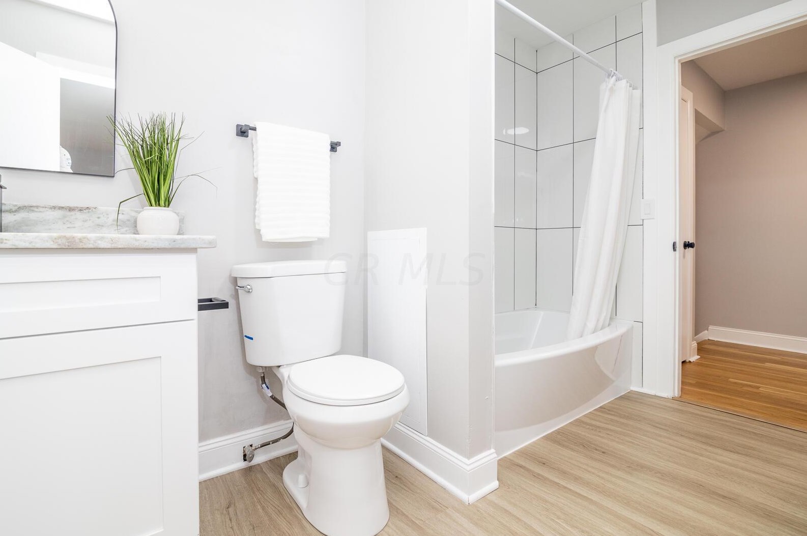 5635 Sandalwood Blvd, Columbus OH 43229-4327 exterior