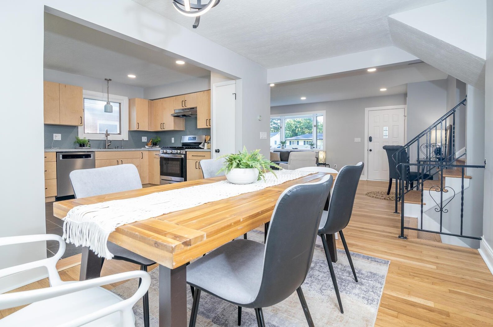 5635 Sandalwood Blvd, Columbus OH 43229-4327 exterior