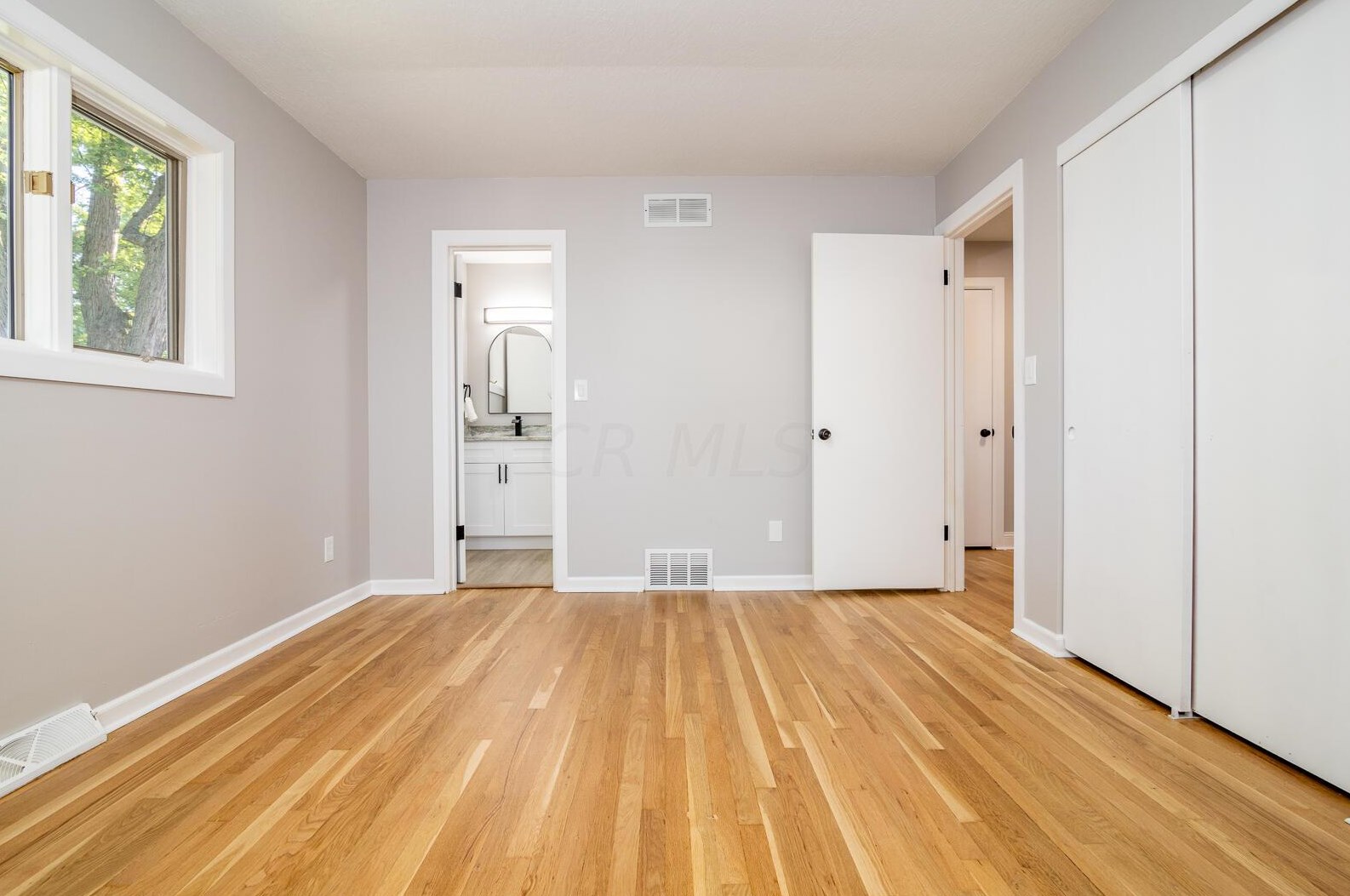 5635 Sandalwood Blvd, Columbus OH 43229-4327 exterior