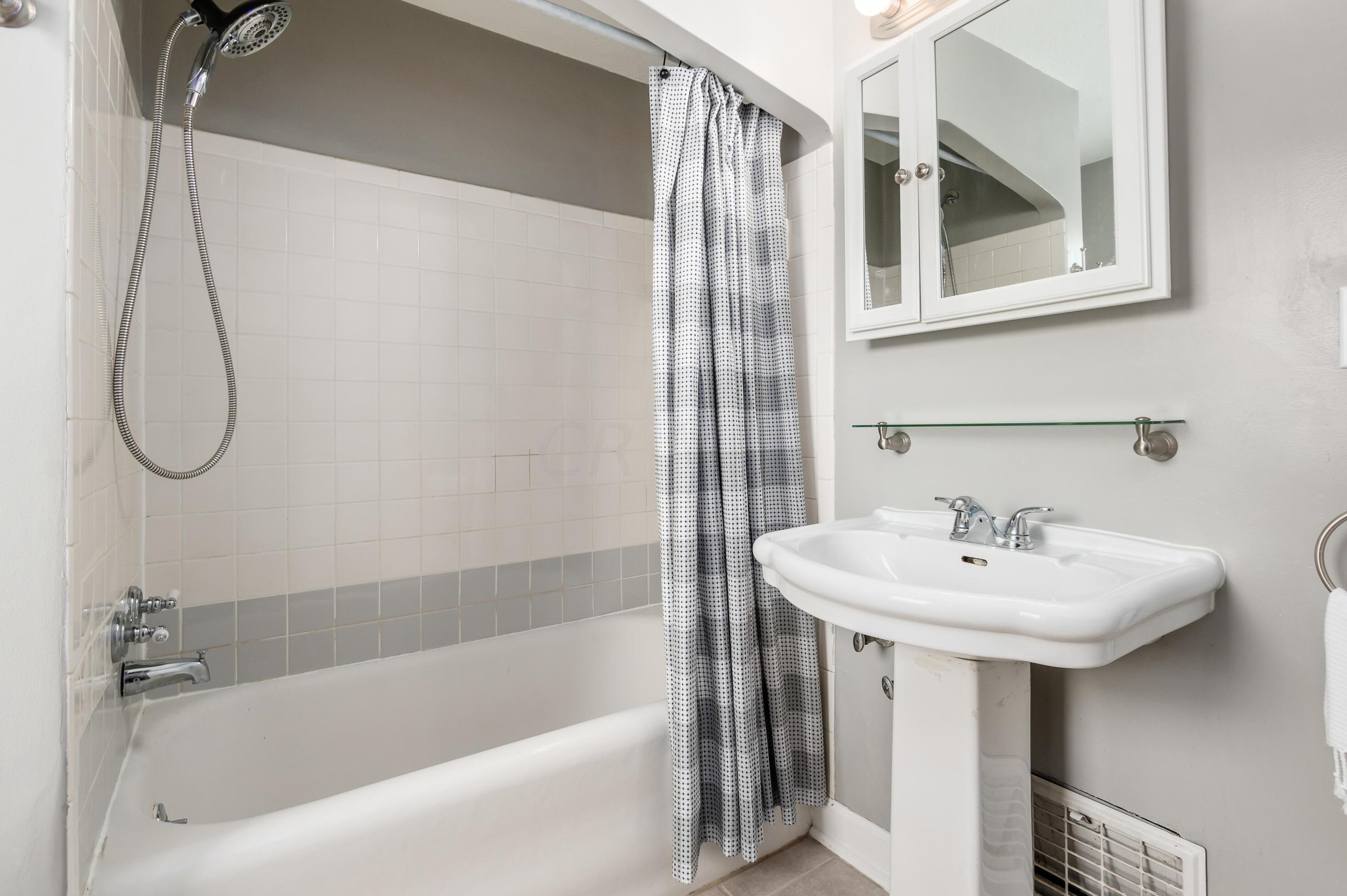 559 Columbian Ave, Columbus OH 43223-1606 exterior