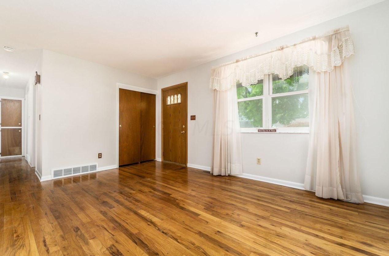 5072 Holbrook Dr, Columbus OH 43232-6604 exterior