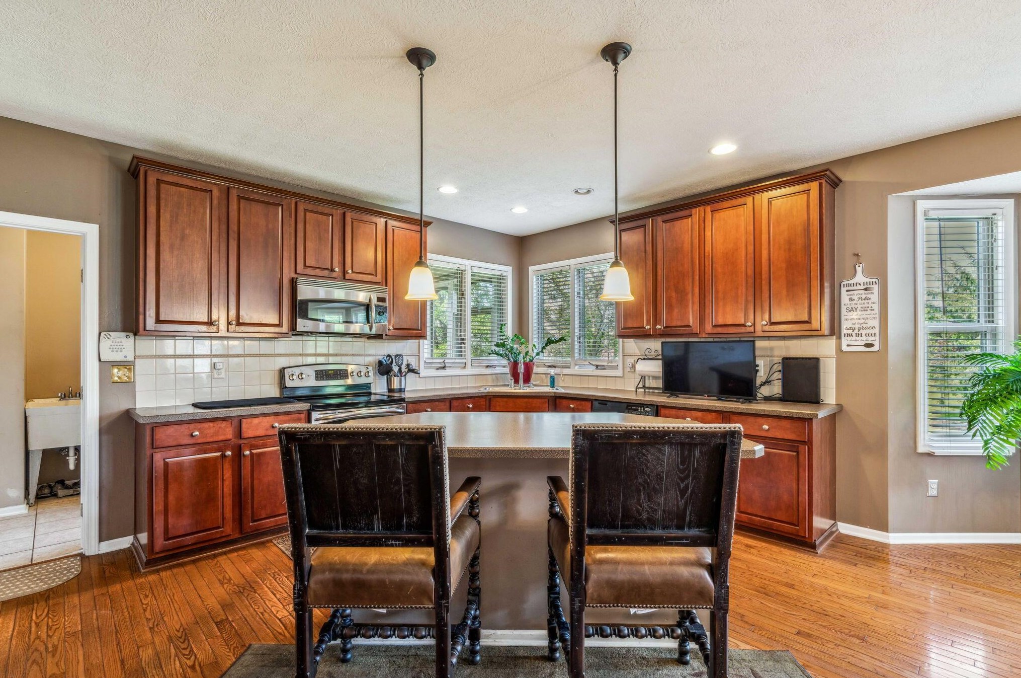 7908 Madison Pl, Cnl Wnchstr OH  43110-9053 exterior