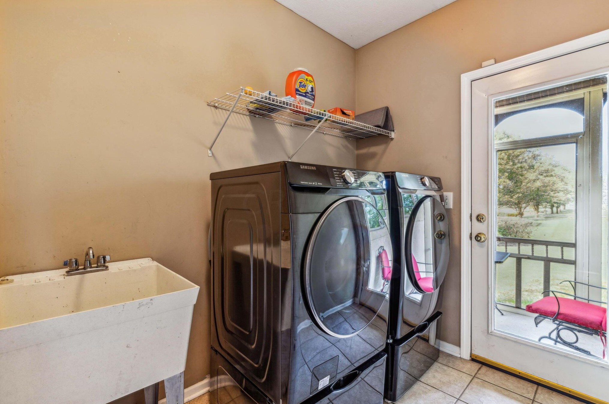 7908 Madison Pl, Cnl Wnchstr OH  43110-9053 exterior