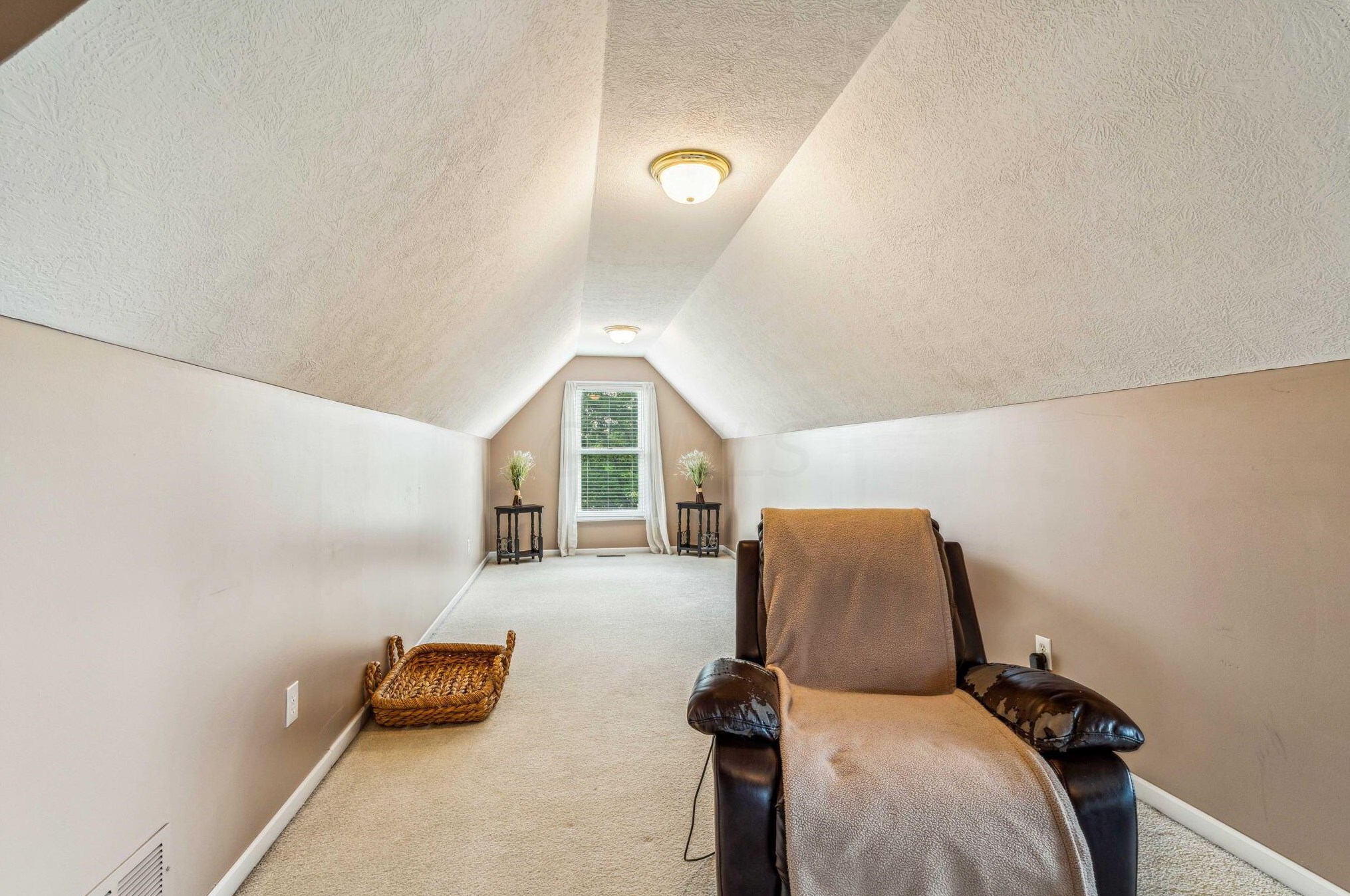 7908 Madison Pl, Cnl Wnchstr OH  43110-9053 exterior