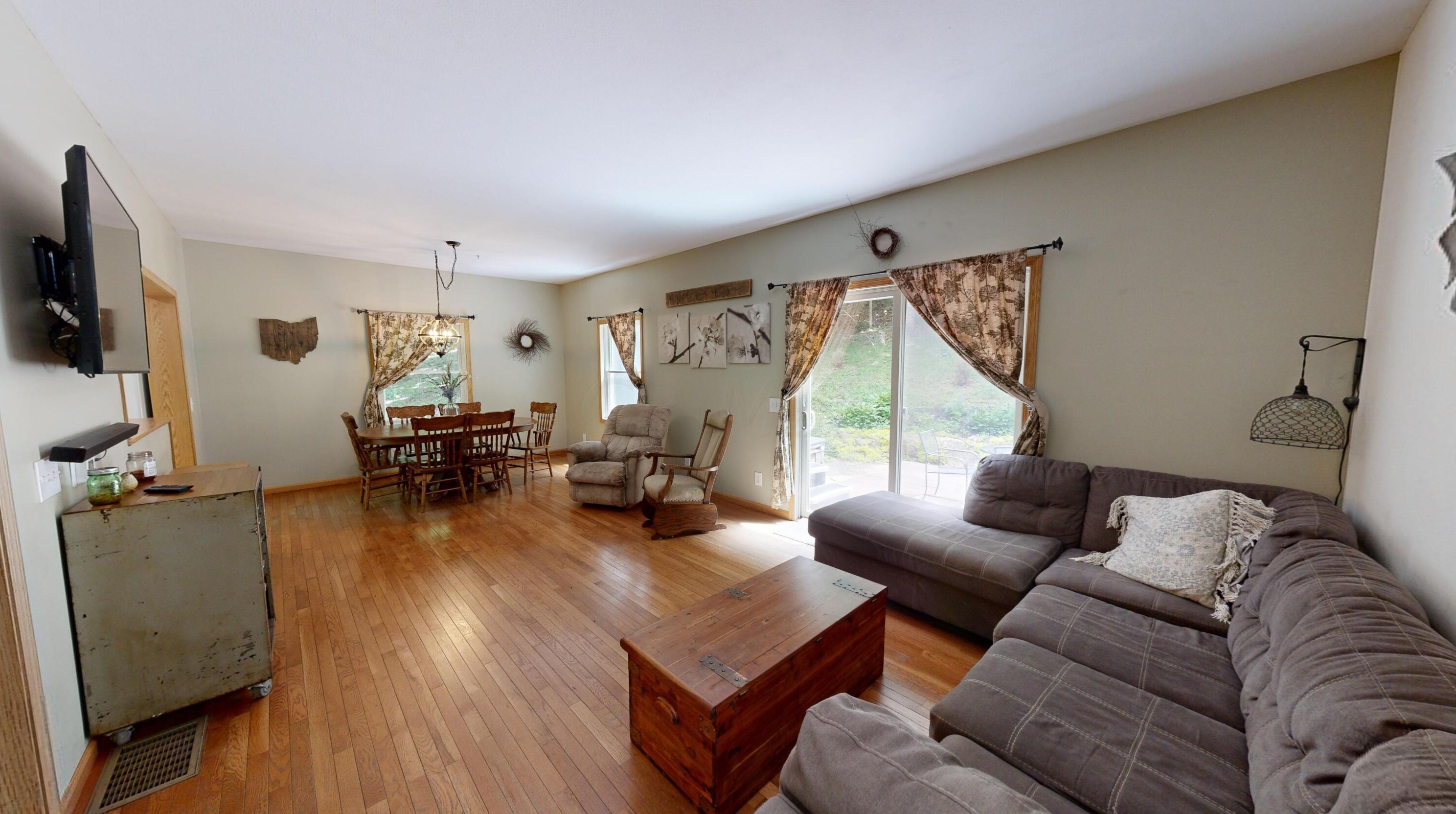 5867 Stoffer Rd, North Woodbury OH  44813-9361 exterior