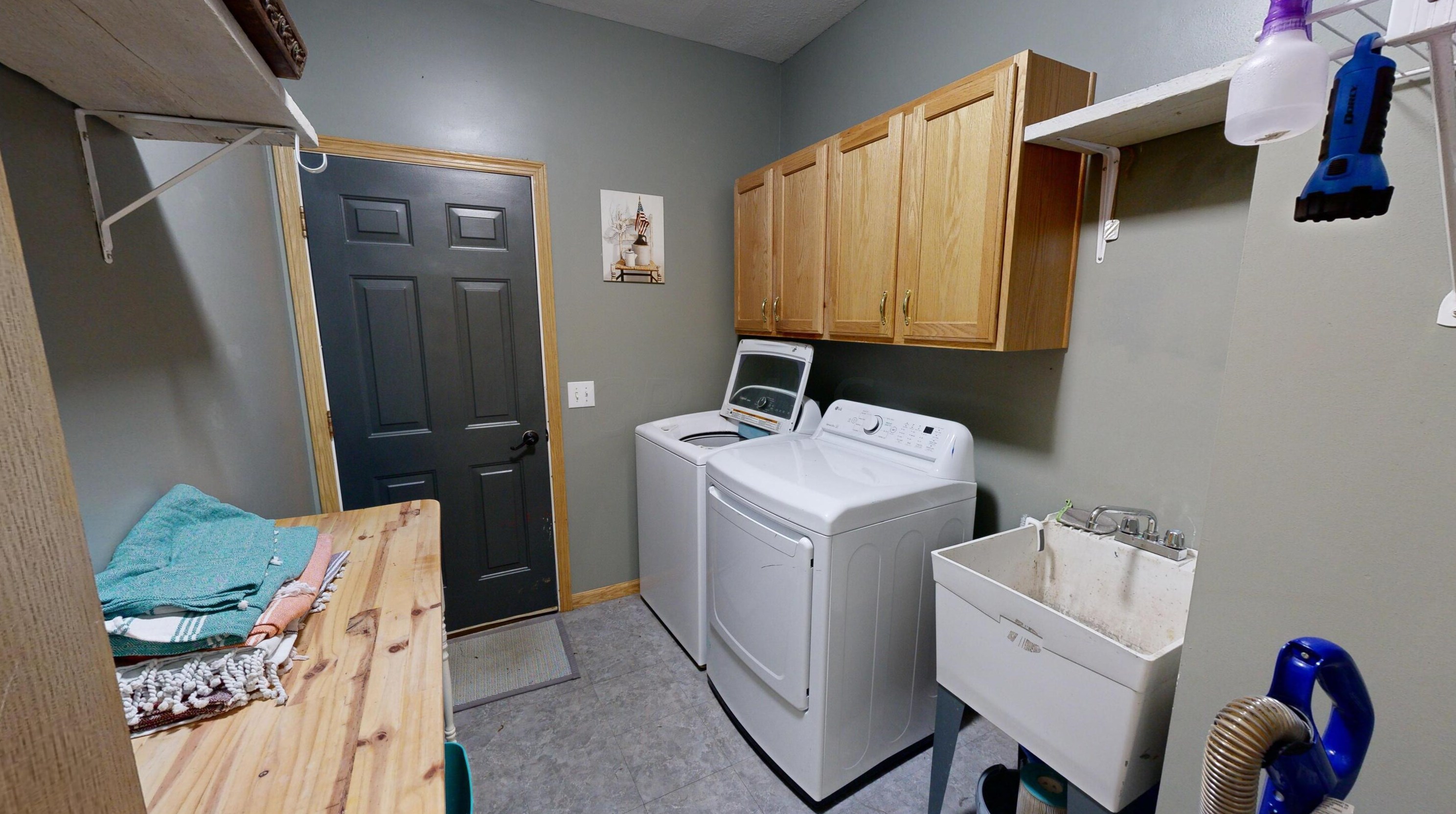 5867 Stoffer Rd, North Woodbury OH  44813-9361 exterior