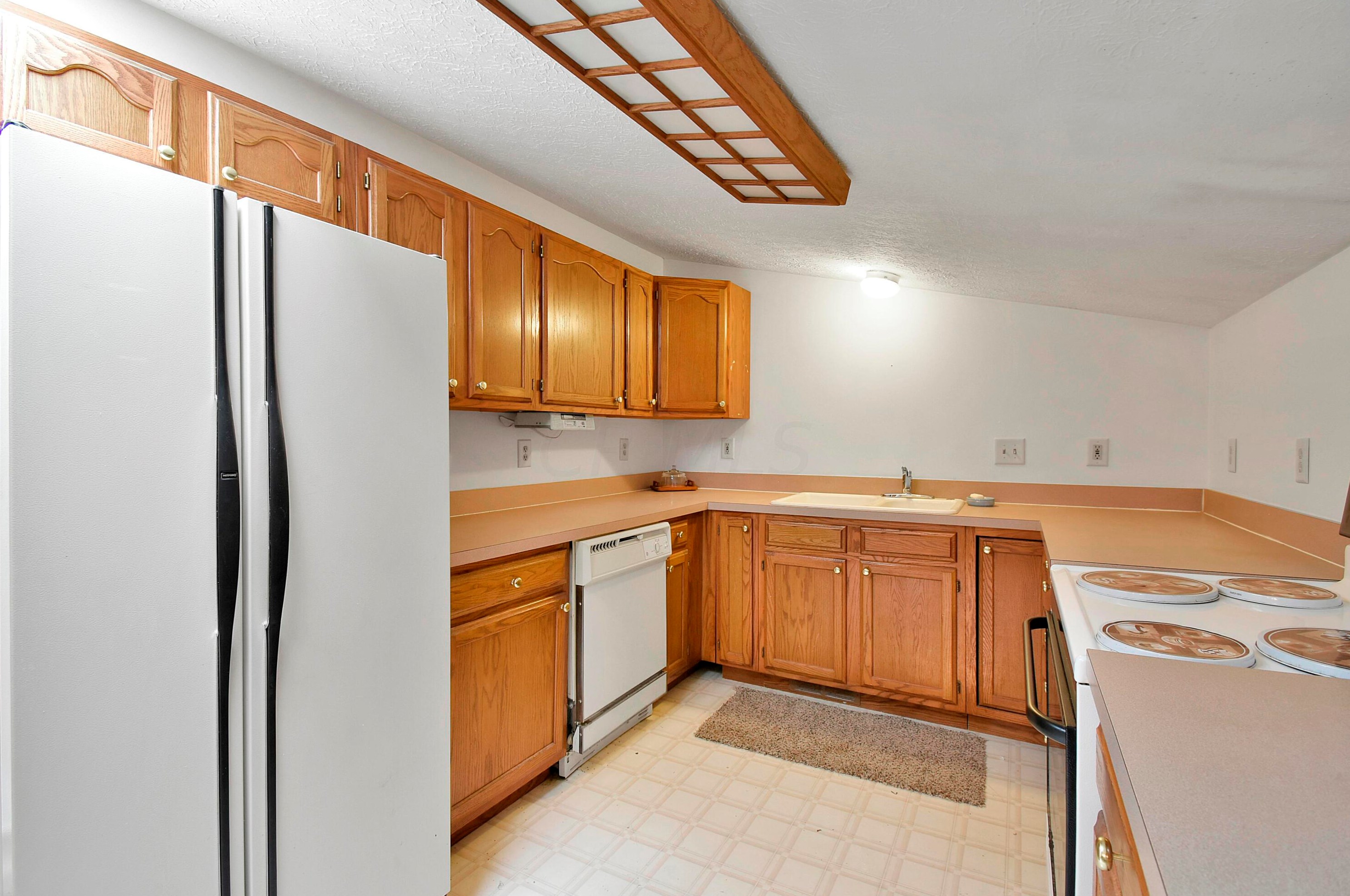 3243 Dixon Rd, Pataskala OH  43062-7803 exterior