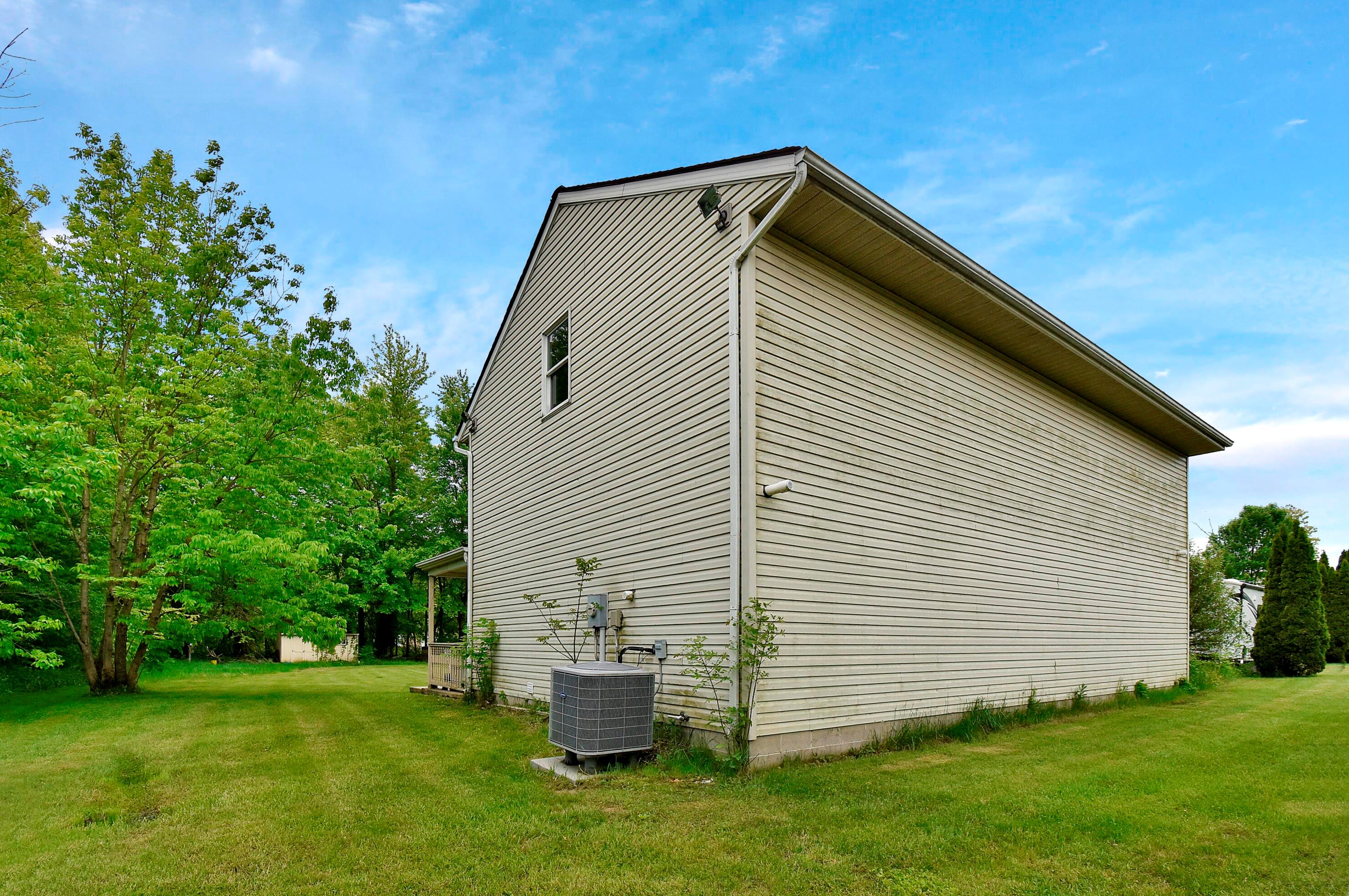 3243 Dixon Rd, Pataskala OH  43062-7803 exterior