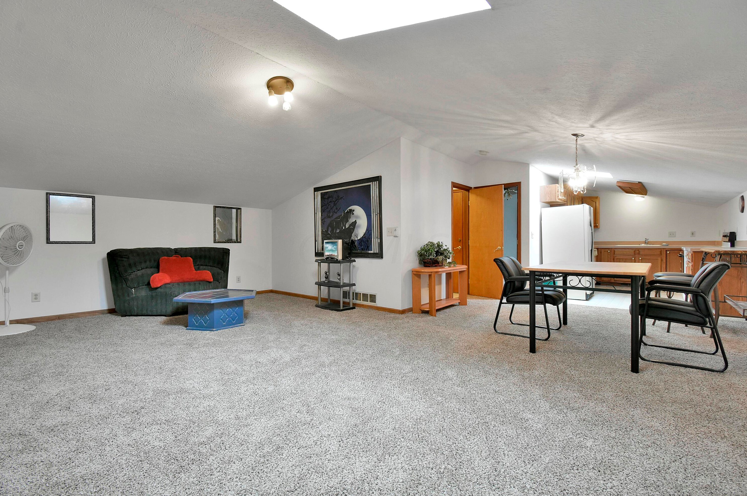 3243 Dixon Rd, Pataskala OH  43062-7803 exterior