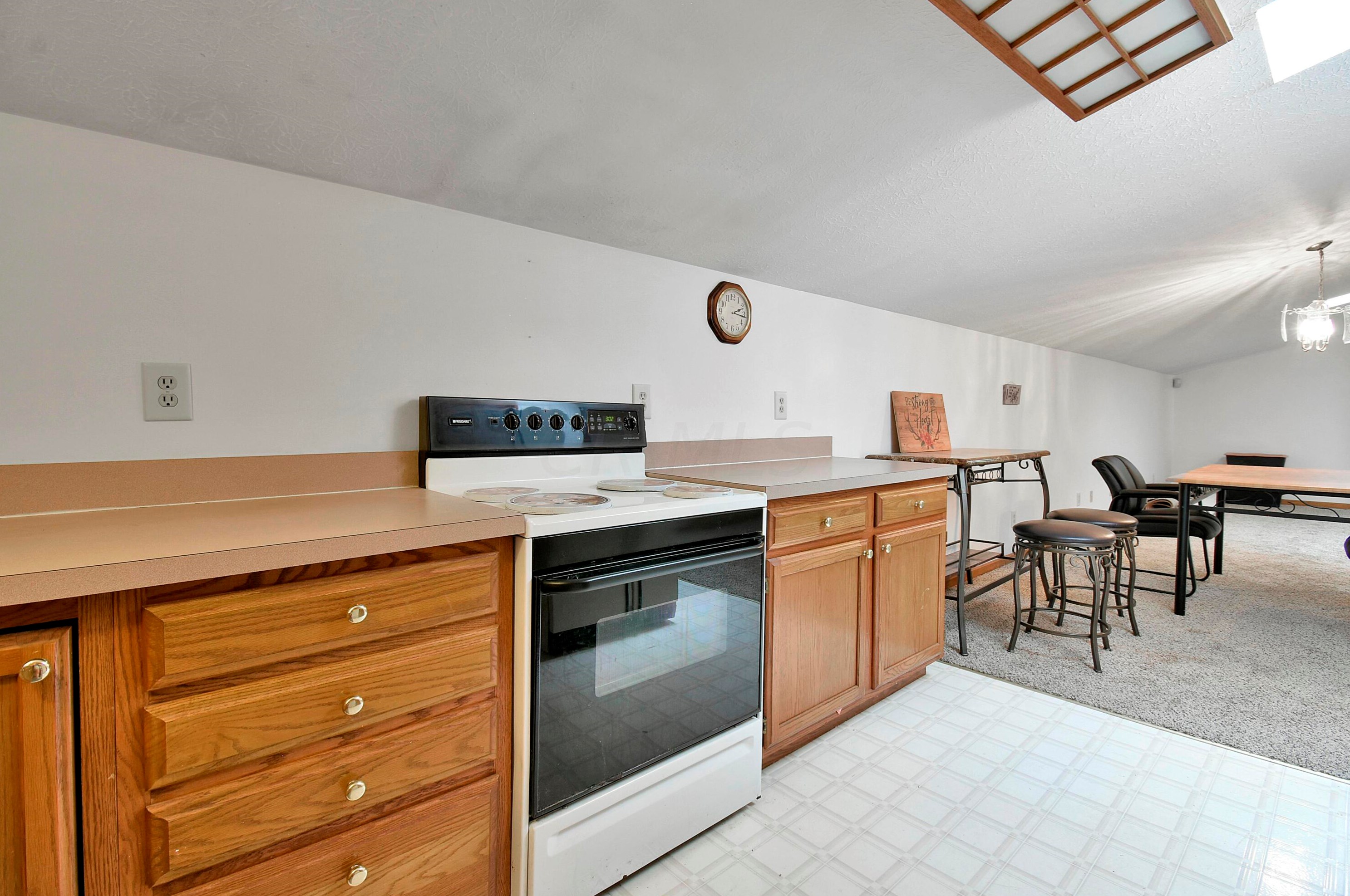 3243 Dixon Rd, Pataskala OH  43062-7803 exterior