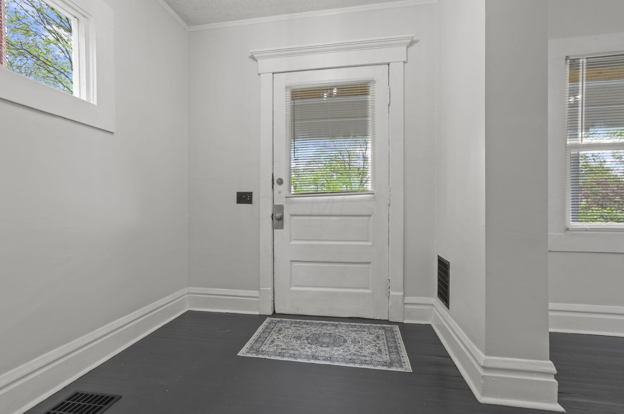 223 Monroe Ave, Columbus OH 43203-1443 exterior