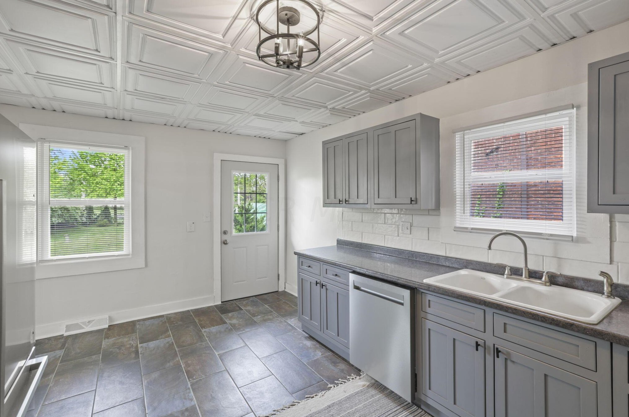 223 Monroe Ave, Columbus OH 43203-1443 exterior