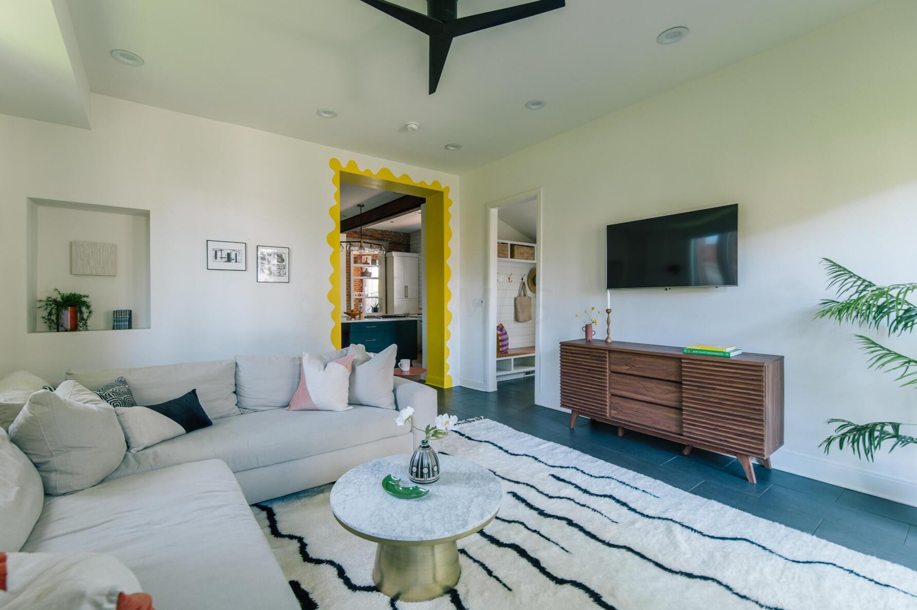 27 Monroe Ave, Columbus OH 43203-1857 exterior