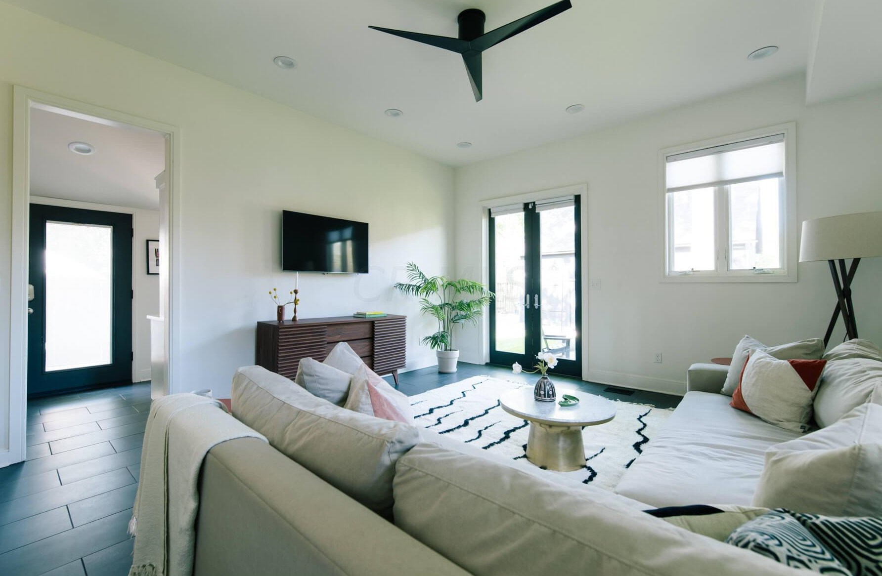 27 Monroe Ave, Columbus OH 43203-1857 exterior