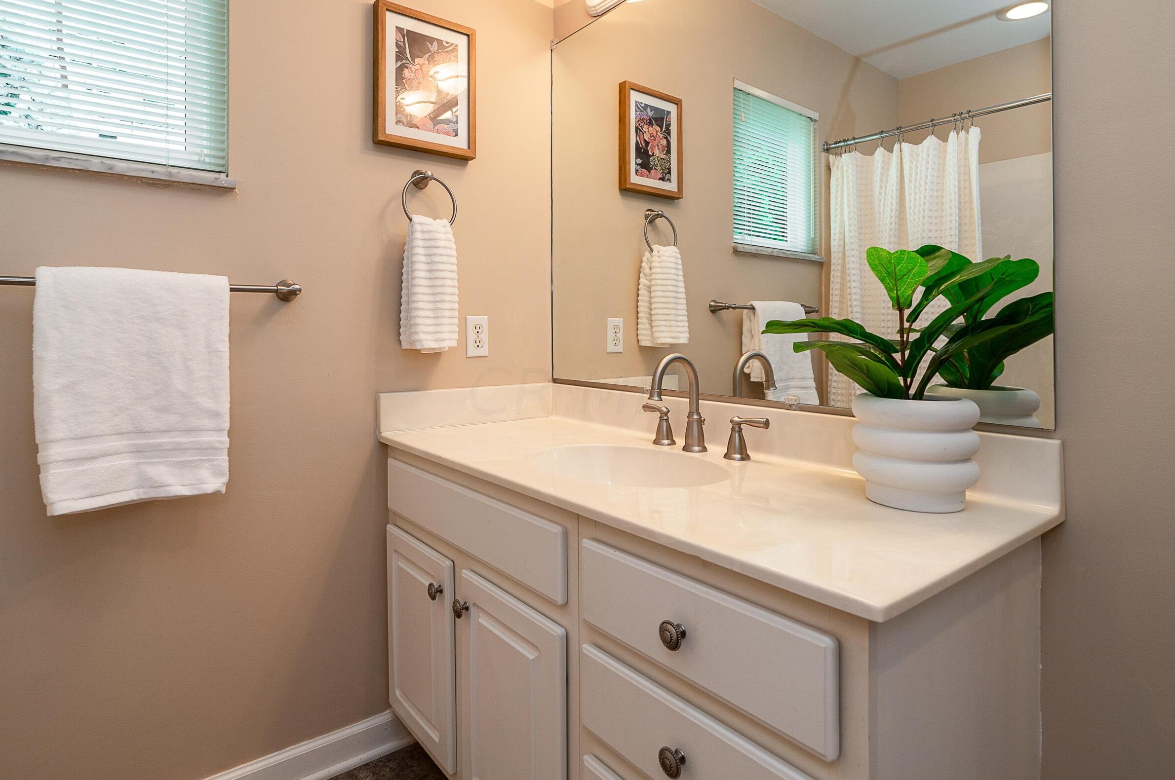 97 Roosevelt Ave, Columbus OH 43209-1160 exterior