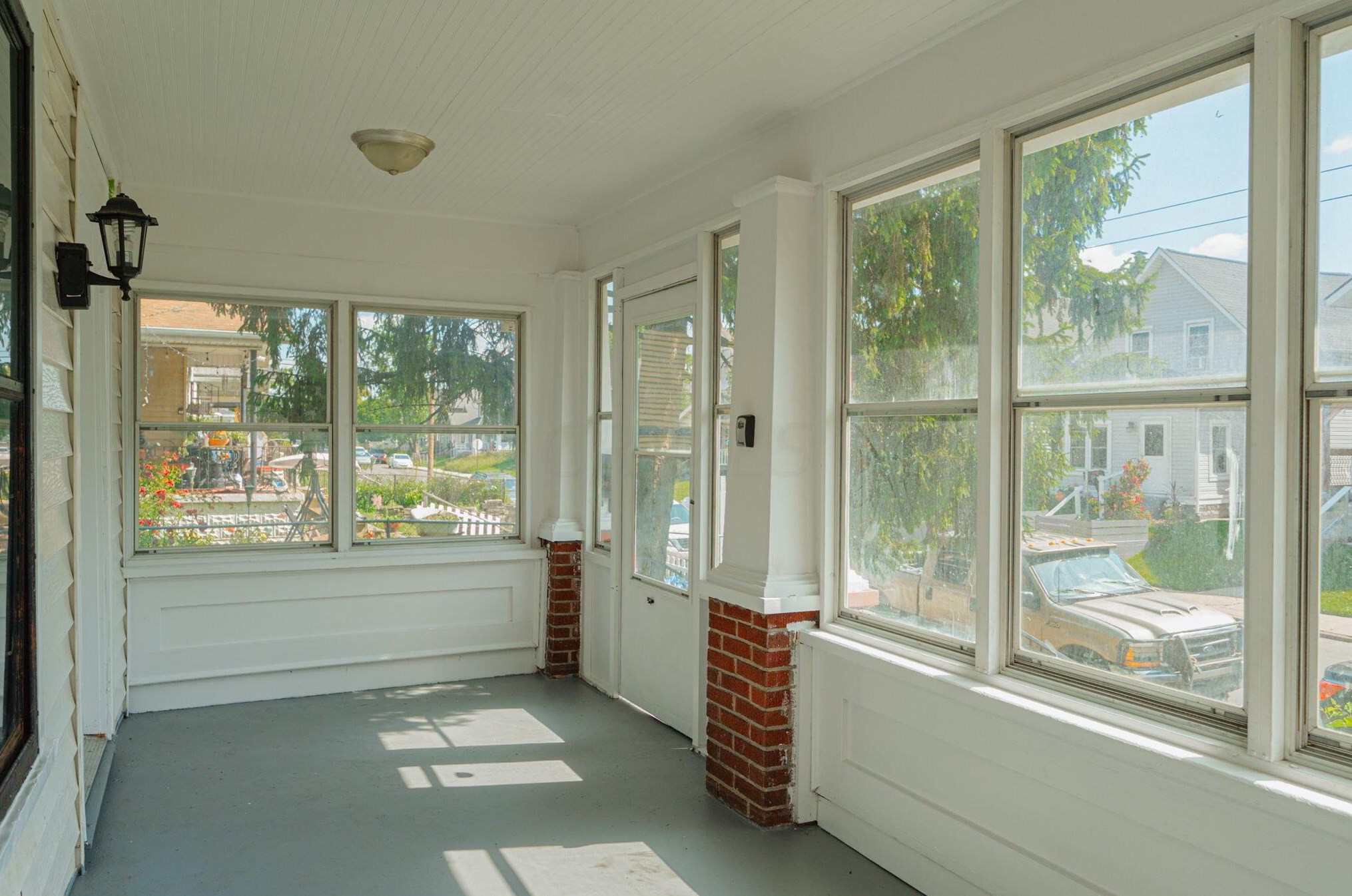 329 Warren Ave, Columbus OH  43204-3057 exterior