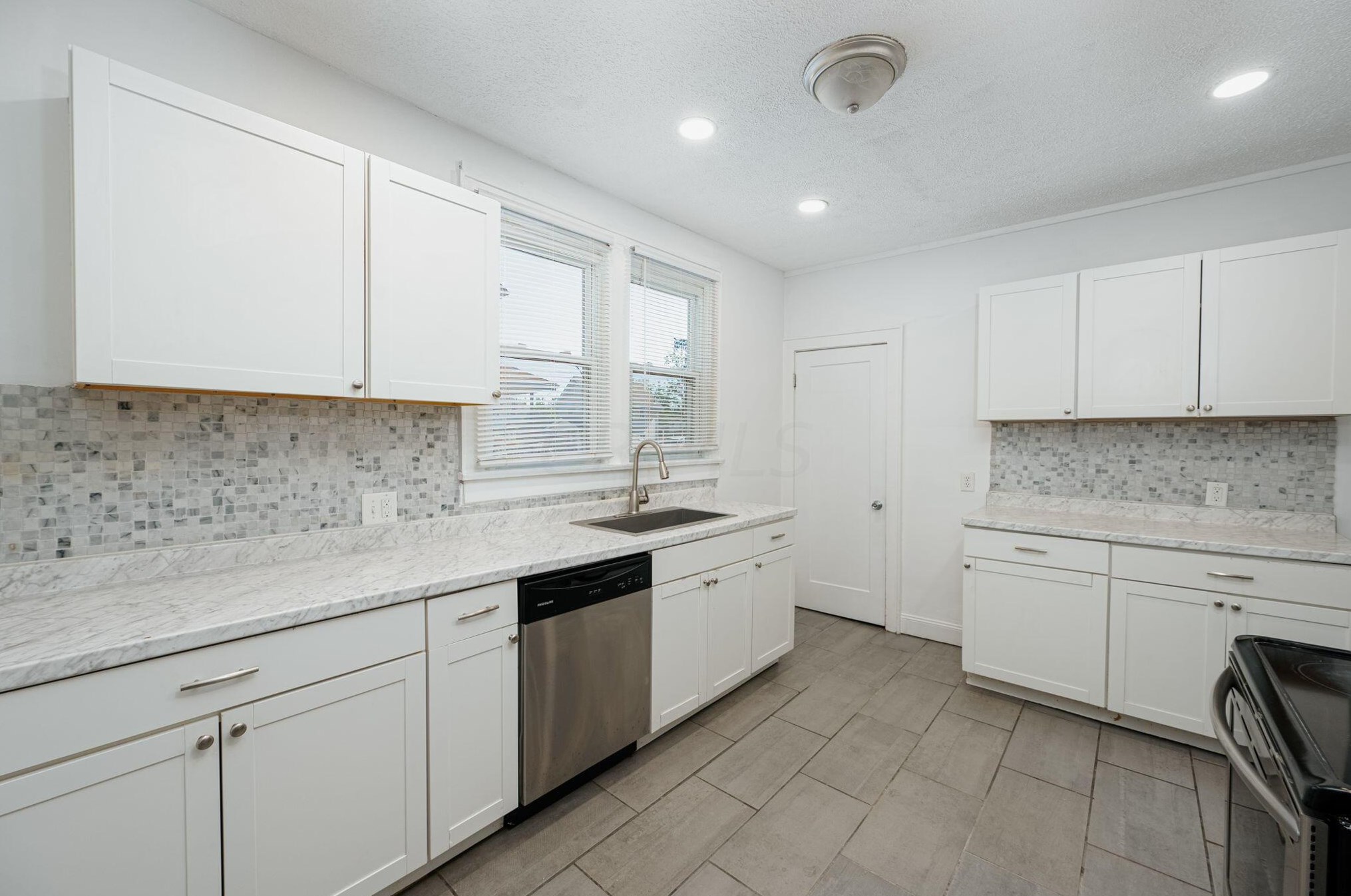 329 Warren Ave, Columbus OH  43204-3058 exterior