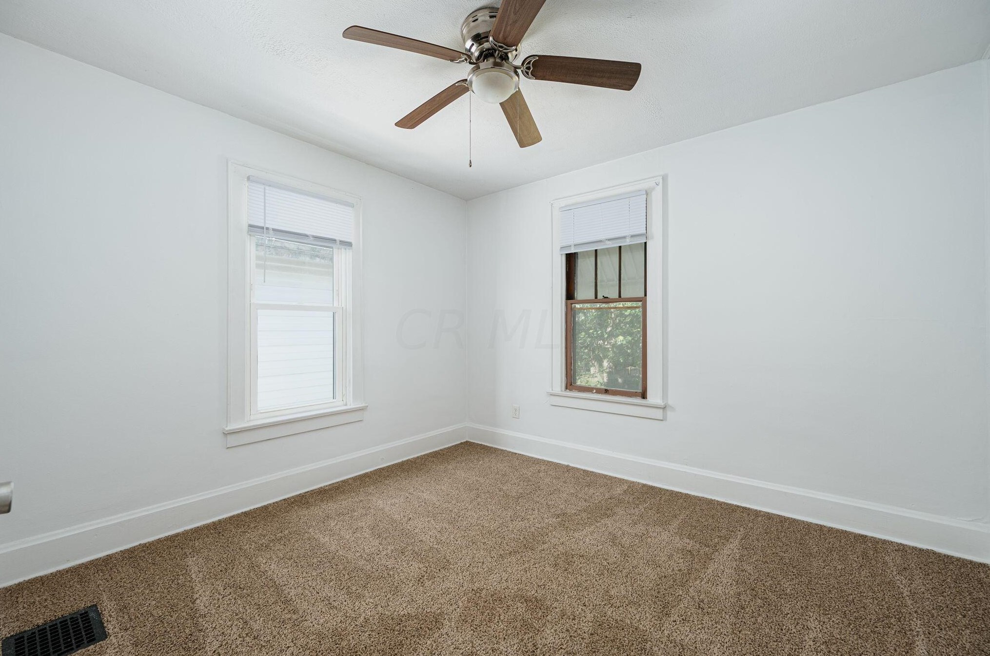 329 Warren Ave, Columbus OH  43204-3058 exterior