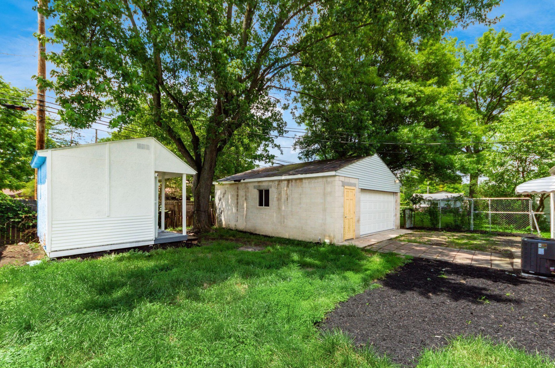 941 Exeter Rd, Columbus OH 43213-2422 exterior