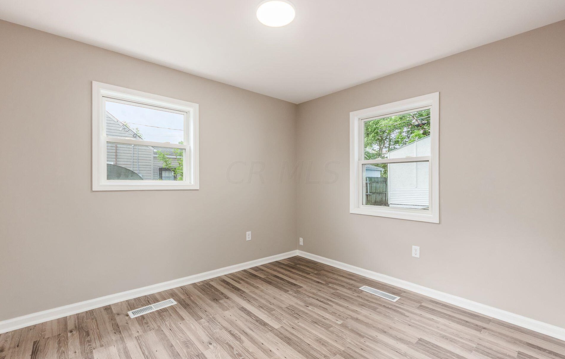 941 Exeter Rd, Columbus OH 43213-2422 exterior