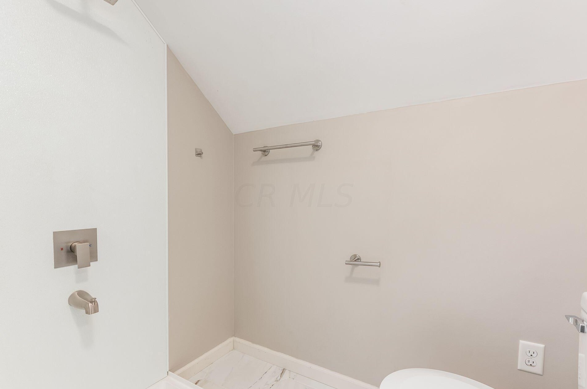 941 Exeter Rd, Columbus OH 43213-2422 exterior