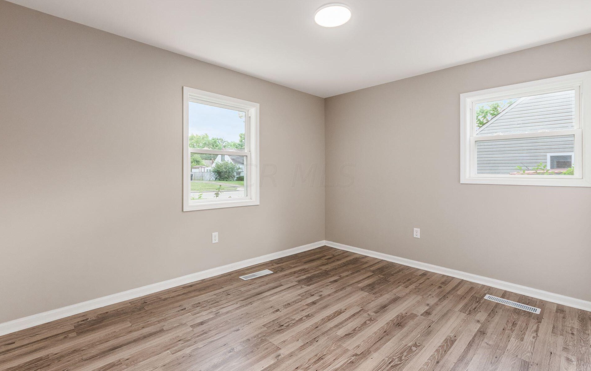 941 Exeter Rd, Columbus OH 43213-2422 exterior