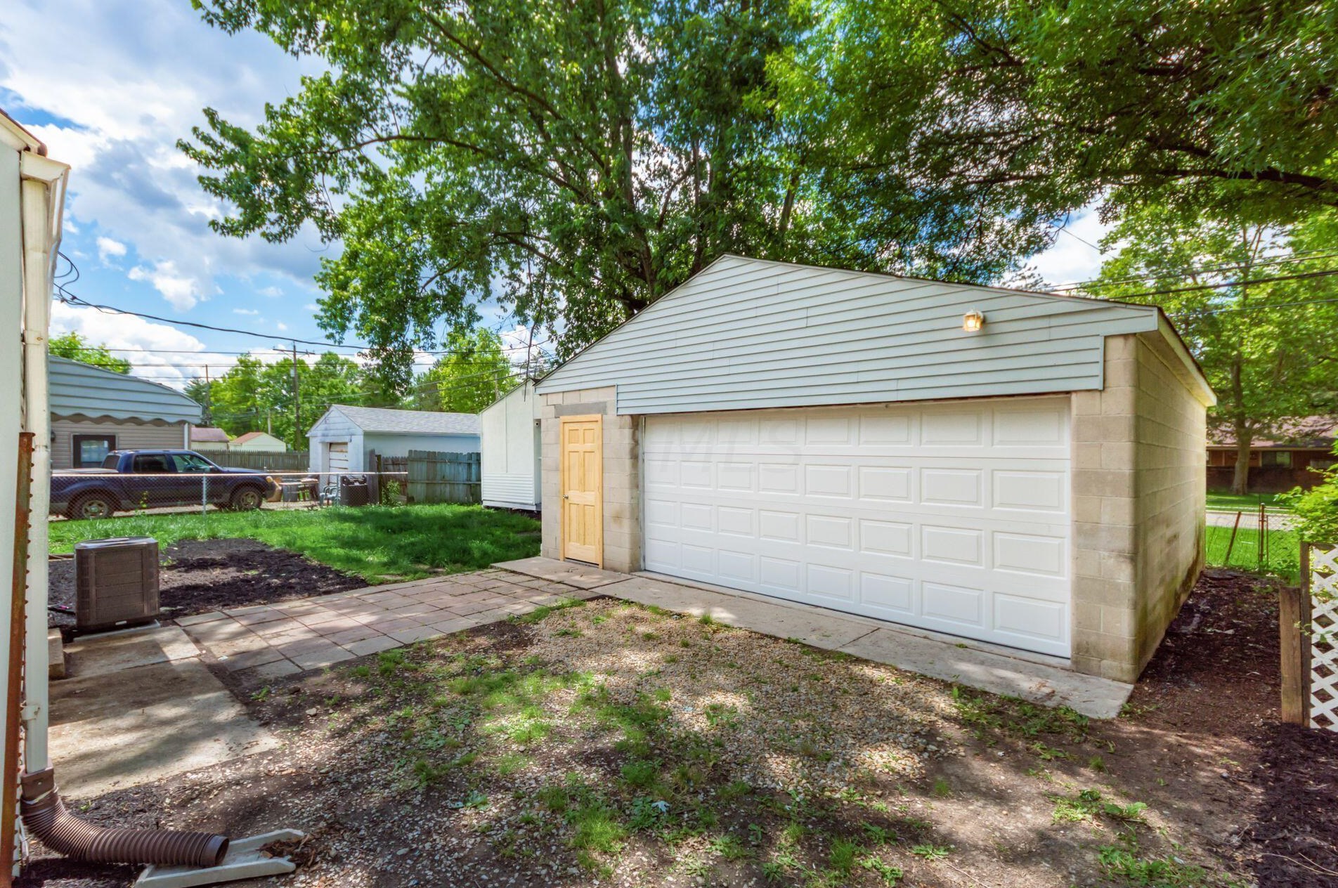 941 Exeter Rd, Columbus OH 43213-2422 exterior